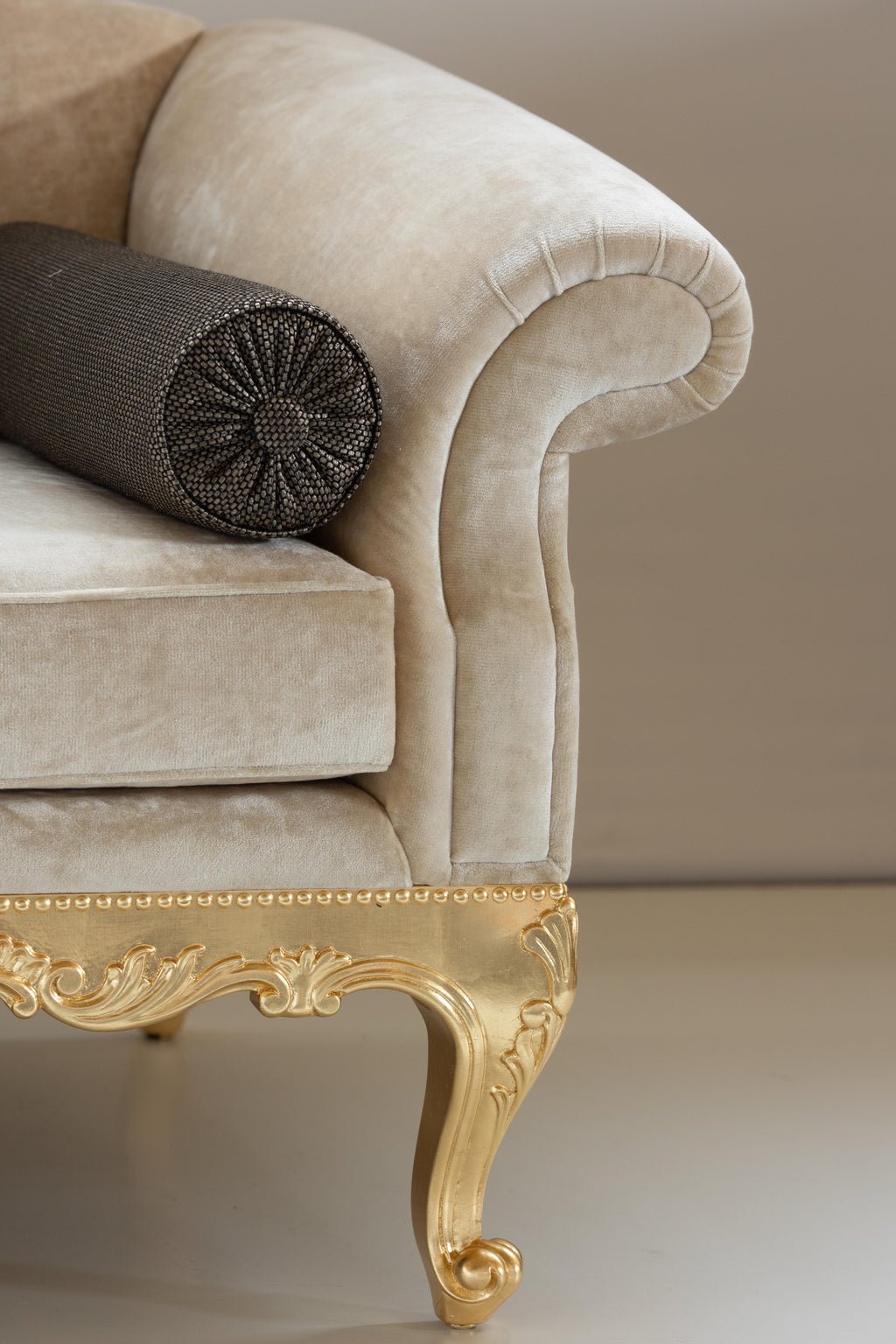 https://a.1stdibscdn.com/french-neoclassical-sofa-dormeuse-jacquard-champagne-handmade-portugal-for-sale-picture-8/f_53532/f_364579521716892989362/GA_21_master.jpg