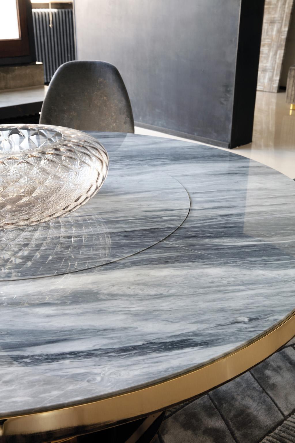 https://a.1stdibscdn.com/giorgio-collection-gold-round-dining-table-with-marble-top-for-sale-picture-4/f_45442/f_273717721644959989076/GC_CHARISMA_Dining_room_round_table_with_marble_top_detail_1_master.jpg