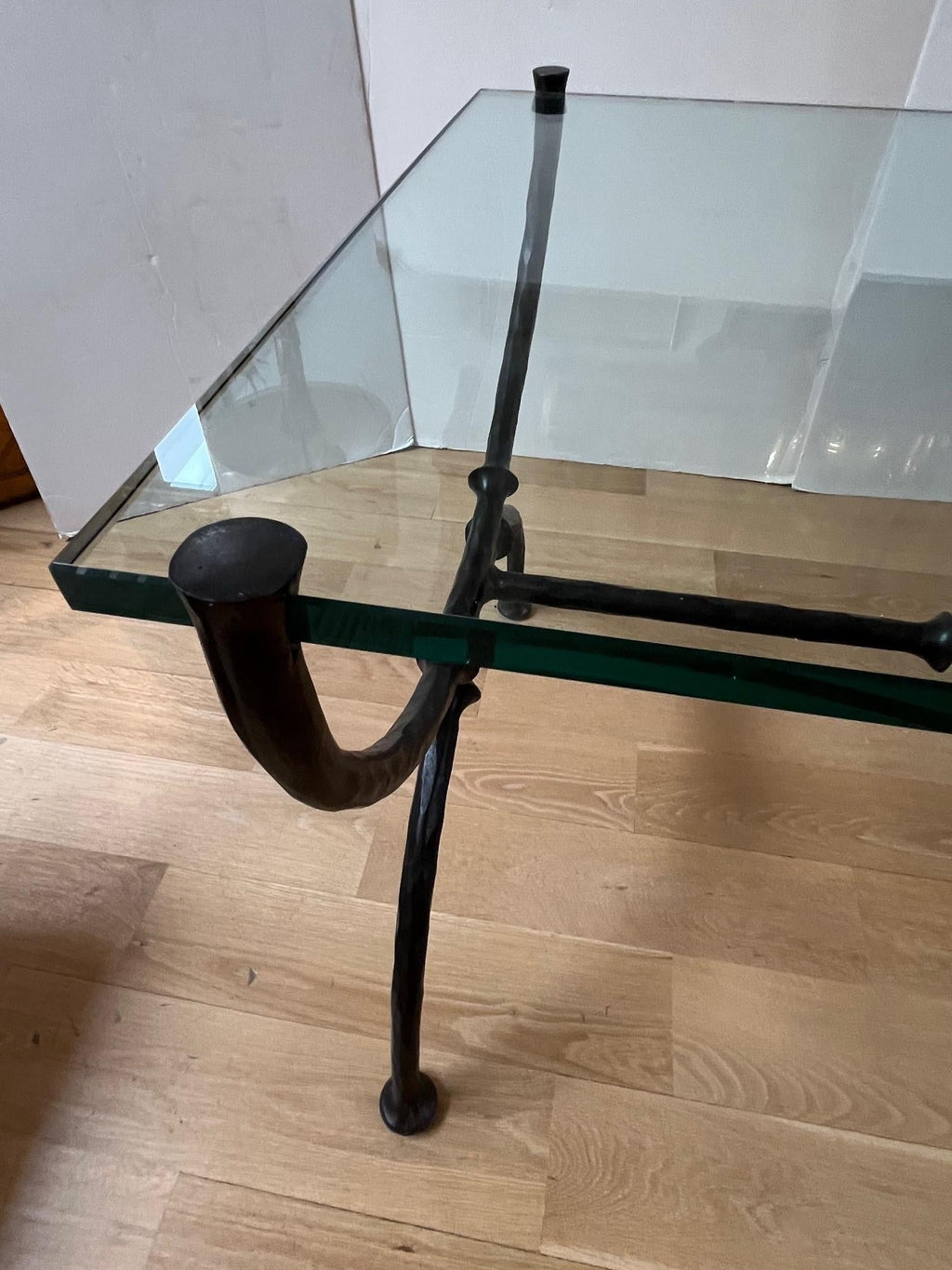 https://a.1stdibscdn.com/made-to-order-giacometti-style-hand-forged-iron-coffee-table-with-glass-top-for-sale-picture-3/f_8812/f_390492921711651921430/GIACOMETI_04_master.jpg