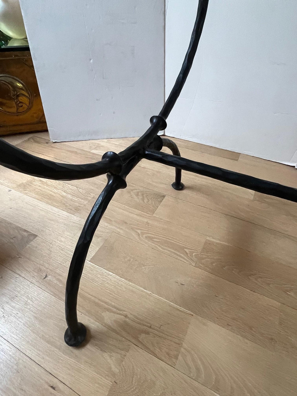 https://a.1stdibscdn.com/made-to-order-giacometti-style-hand-forged-iron-coffee-table-with-glass-top-for-sale-picture-5/f_8812/f_390492921711652083113/GIACOMETI_06_master.jpg