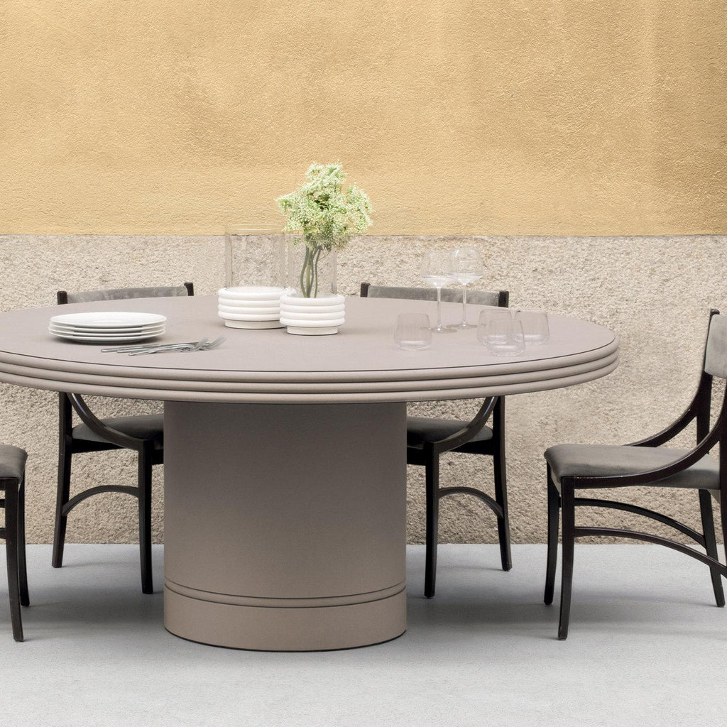 https://a.1stdibscdn.com/round-leather-dining-table-scala-by-stephane-parmentier-for-giobagnara-for-sale-picture-2/f_58132/f_249401621629219805467/GIOBGE_303_B20200313_9_1ezylq7_master.jpeg