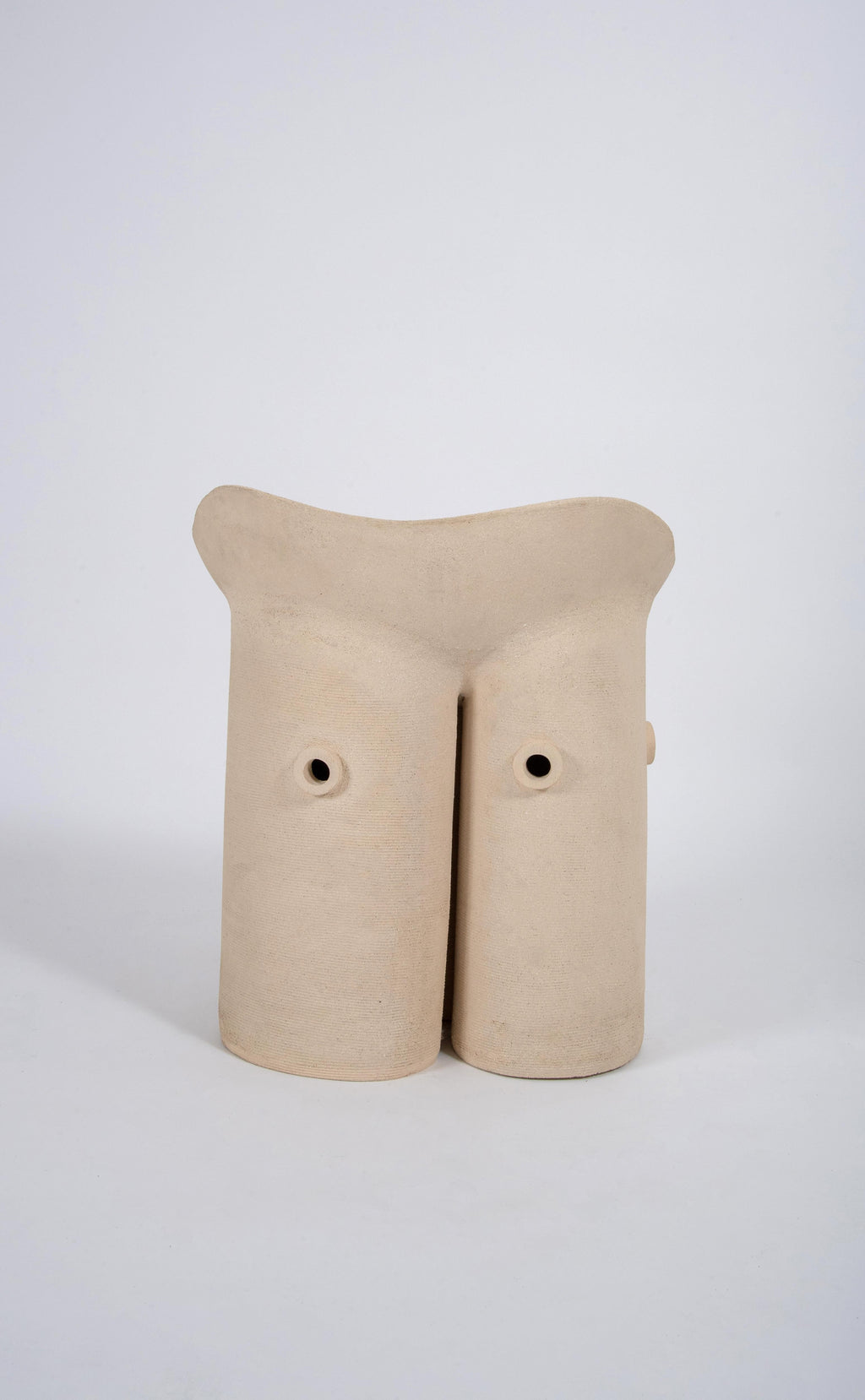 https://a.1stdibscdn.com/contemporary-stoneware-wave-chair-by-olivia-cognet-for-sale-picture-5/f_65832/f_285303121673983590415/GMPNOV22_BethCrockatt_054_master.jpg