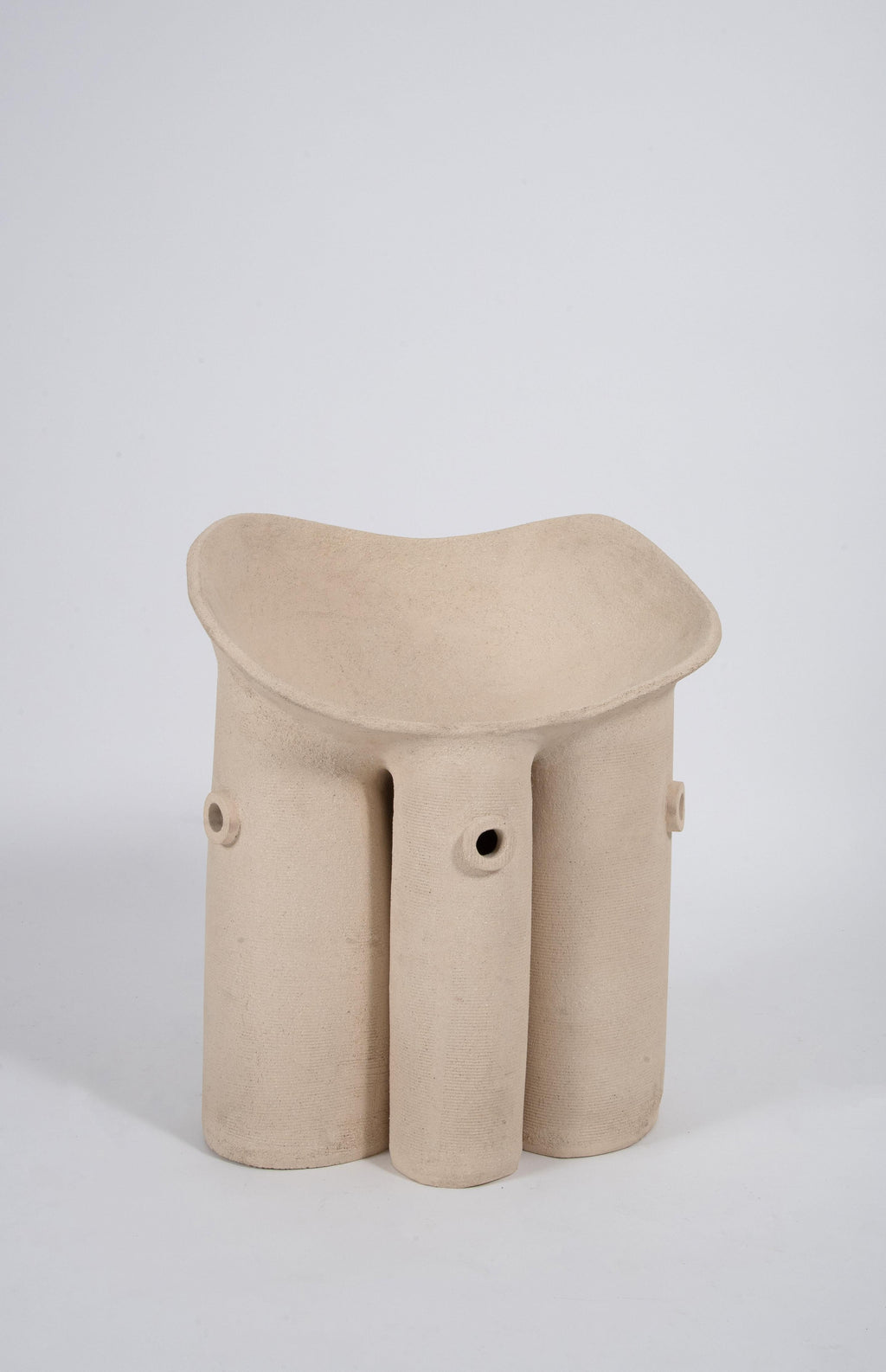 https://a.1stdibscdn.com/contemporary-stoneware-wave-chair-by-olivia-cognet-for-sale-picture-3/f_65832/f_285303121673983694762/GMPNOV22_BethCrockatt_057_master.jpg