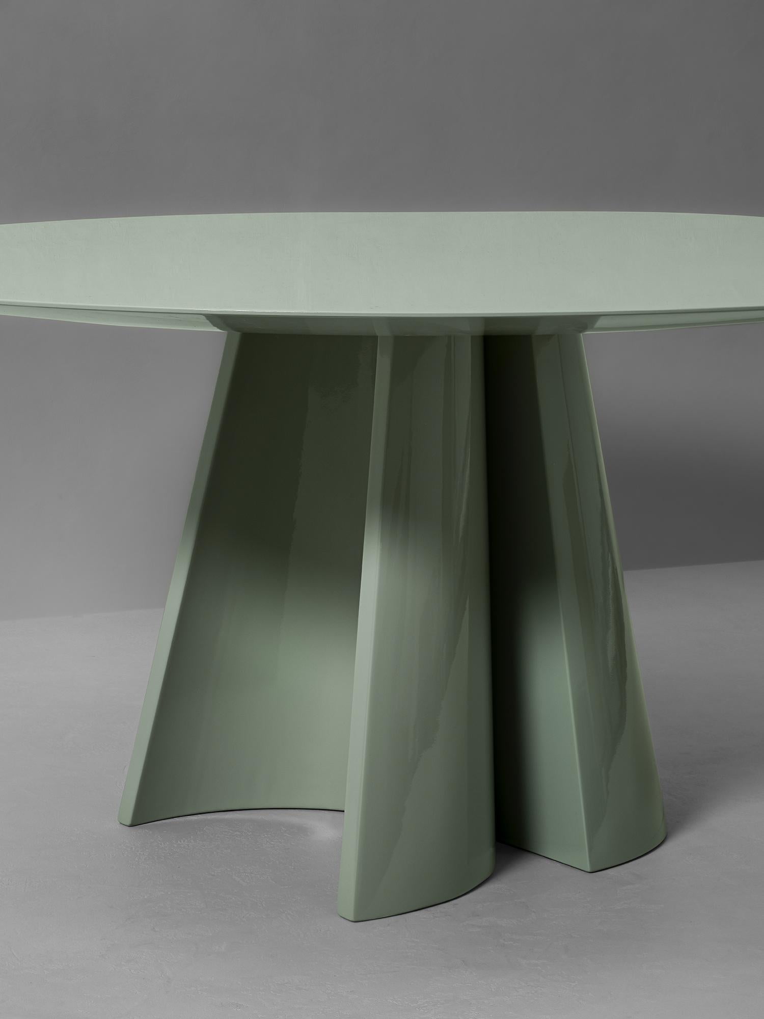 https://a.1stdibscdn.com/got-round-dining-table-for-sale-picture-4/f_107502/f_495324721775317126352/GOT_DINING_TABLE_ROUND_highgloss_sea_Salt_6__master.jpg