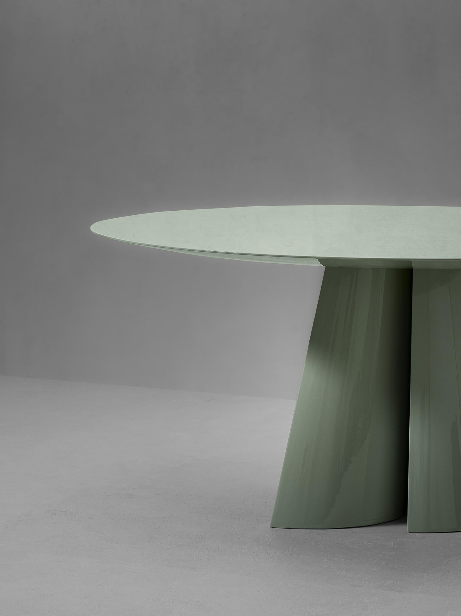 https://a.1stdibscdn.com/got-round-dining-table-for-sale-picture-5/f_107502/f_495324721775317126343/GOT_DINING_TABLE_ROUND_highgloss_sea_Salt_7__master.jpg