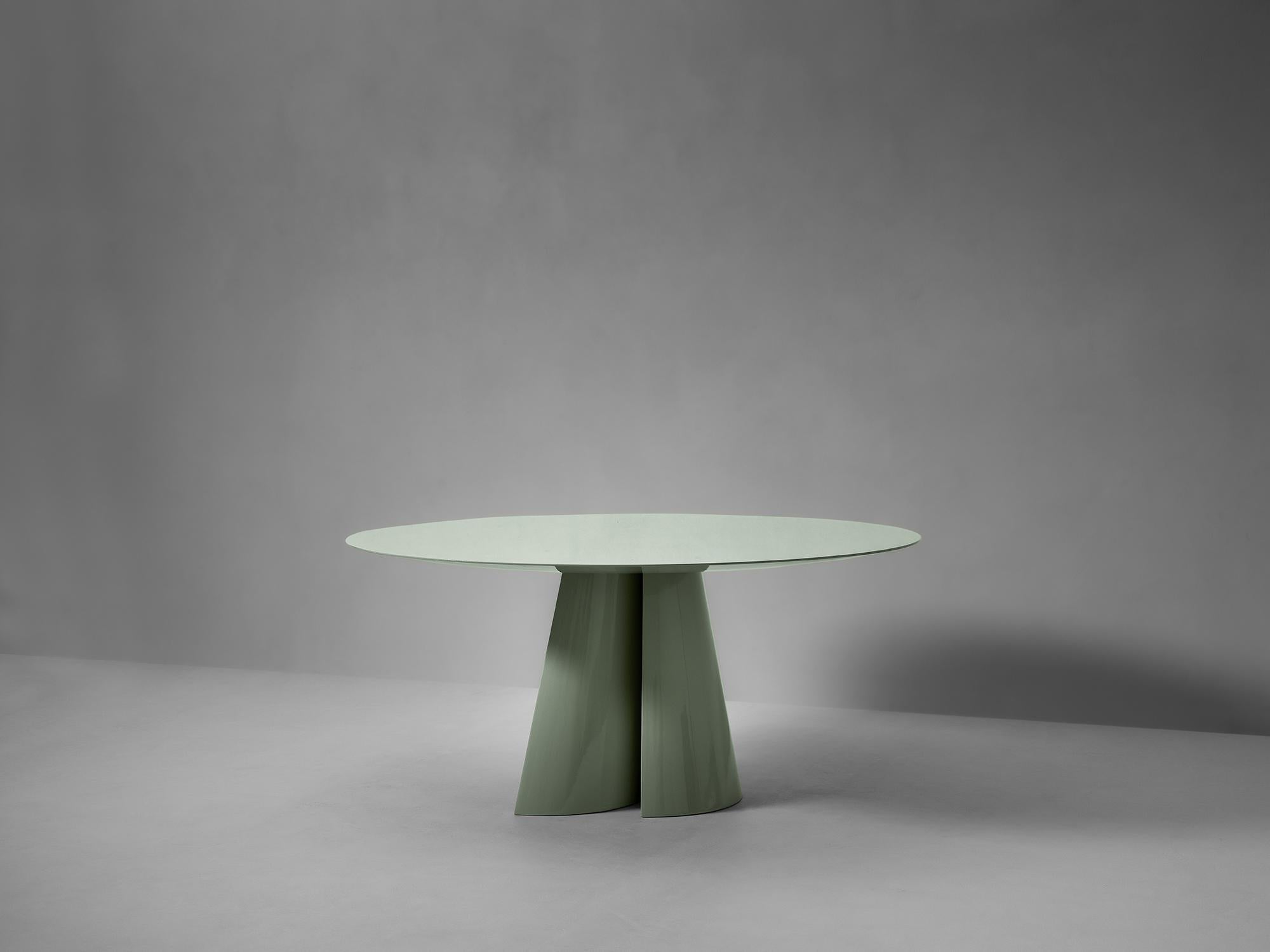 https://a.1stdibscdn.com/got-round-dining-table-for-sale-picture-6/f_107502/f_495324721775317126316/GOT_DINING_TABLE_ROUND_highgloss_sea_Salt_8__master.jpg