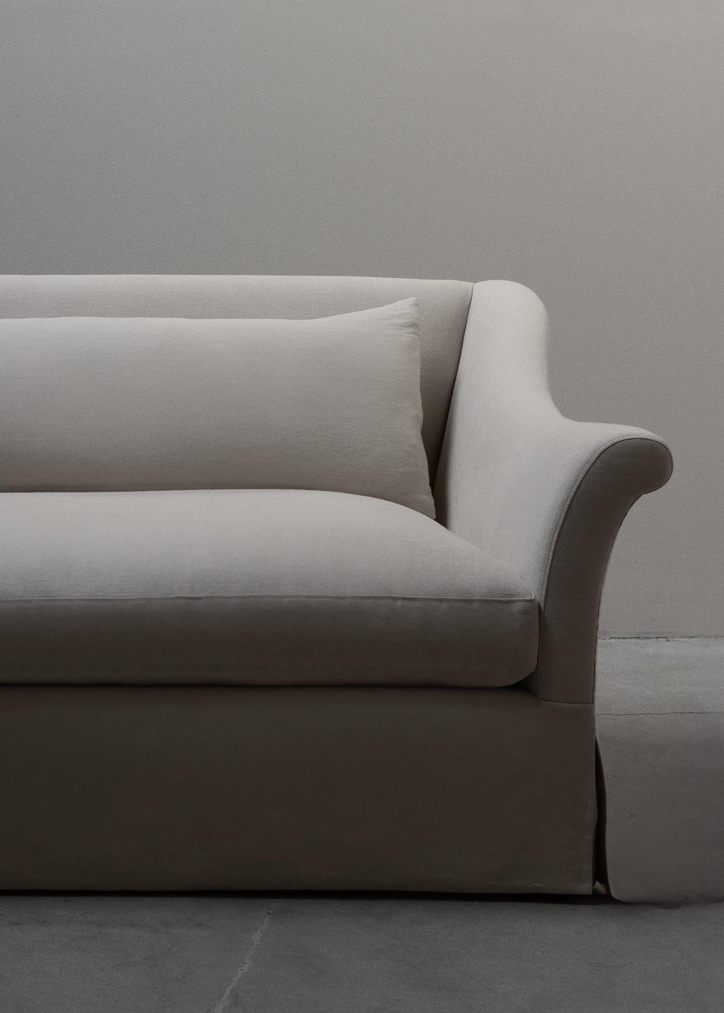 https://a.1stdibscdn.com/002-classic-sofa-8ft-for-sale-picture-3/f_102362/f_434056421738278450935/GS_Classic_12_master.jpg