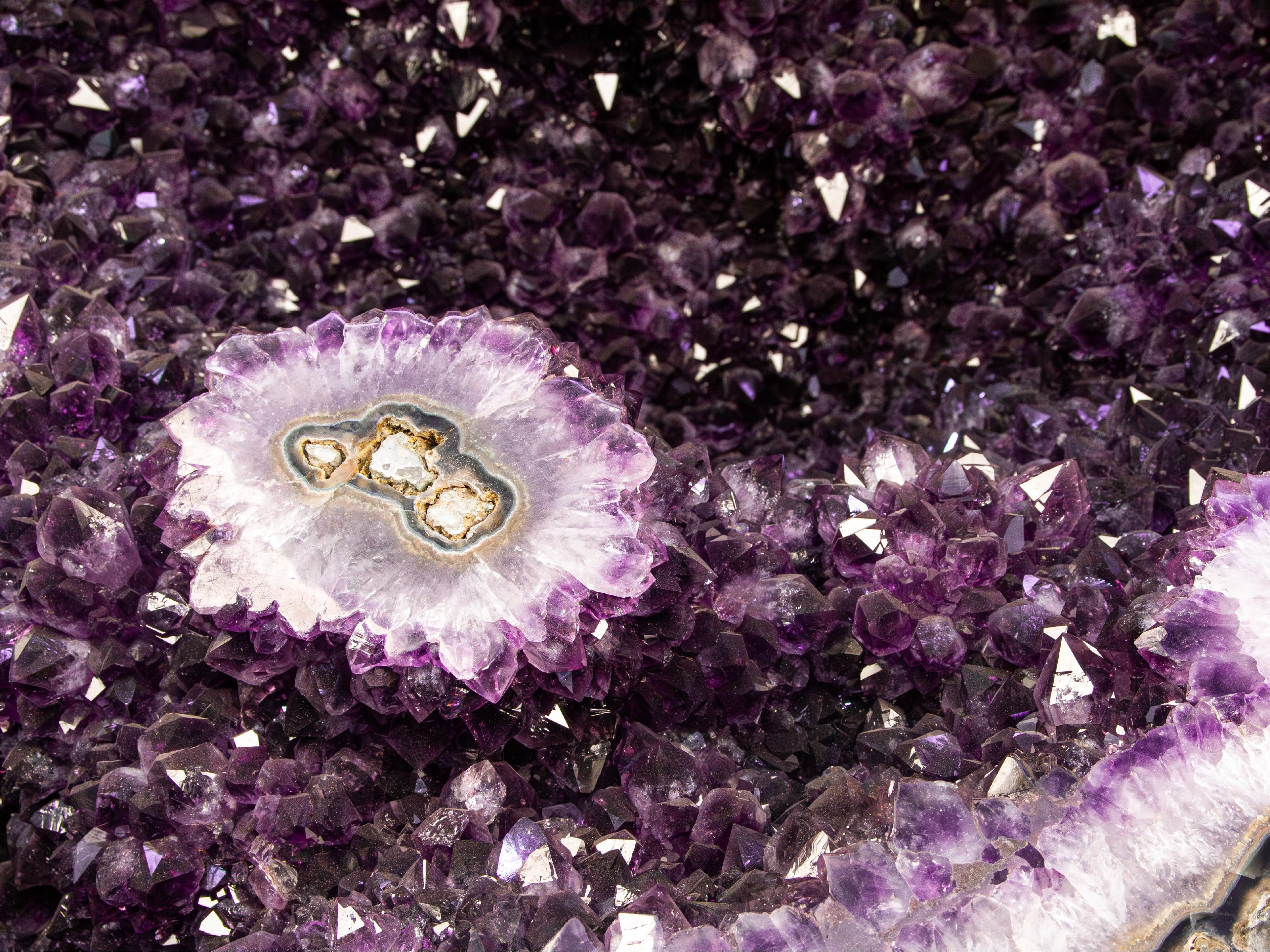 https://a.1stdibscdn.com/amethyst-coffee-table-with-steel-base-and-venetian-crystal-top-for-sale-picture-4/f_108522/f_493774321774474329856/GT_A1459W_1st_Dibs_04_master.jpg