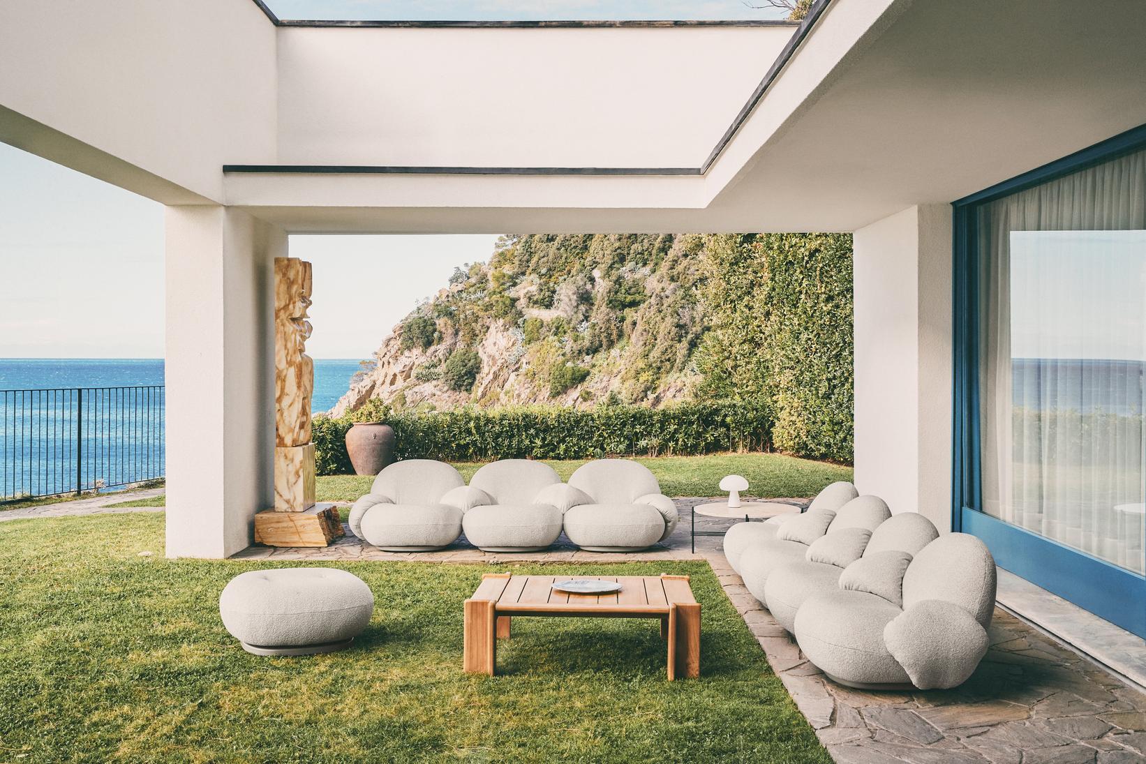 https://a.1stdibscdn.com/gubi-pacha-outdoor-3-seater-modular-sofa-with-armrest-by-pierre-paulin-for-sale-picture-3/f_16392/f_495934121775749382143/GUBI_Goes_Al_Fresco_2022_20_Pacha_Outdoor_Collection_by_Pierre_Paulin_master.jpg