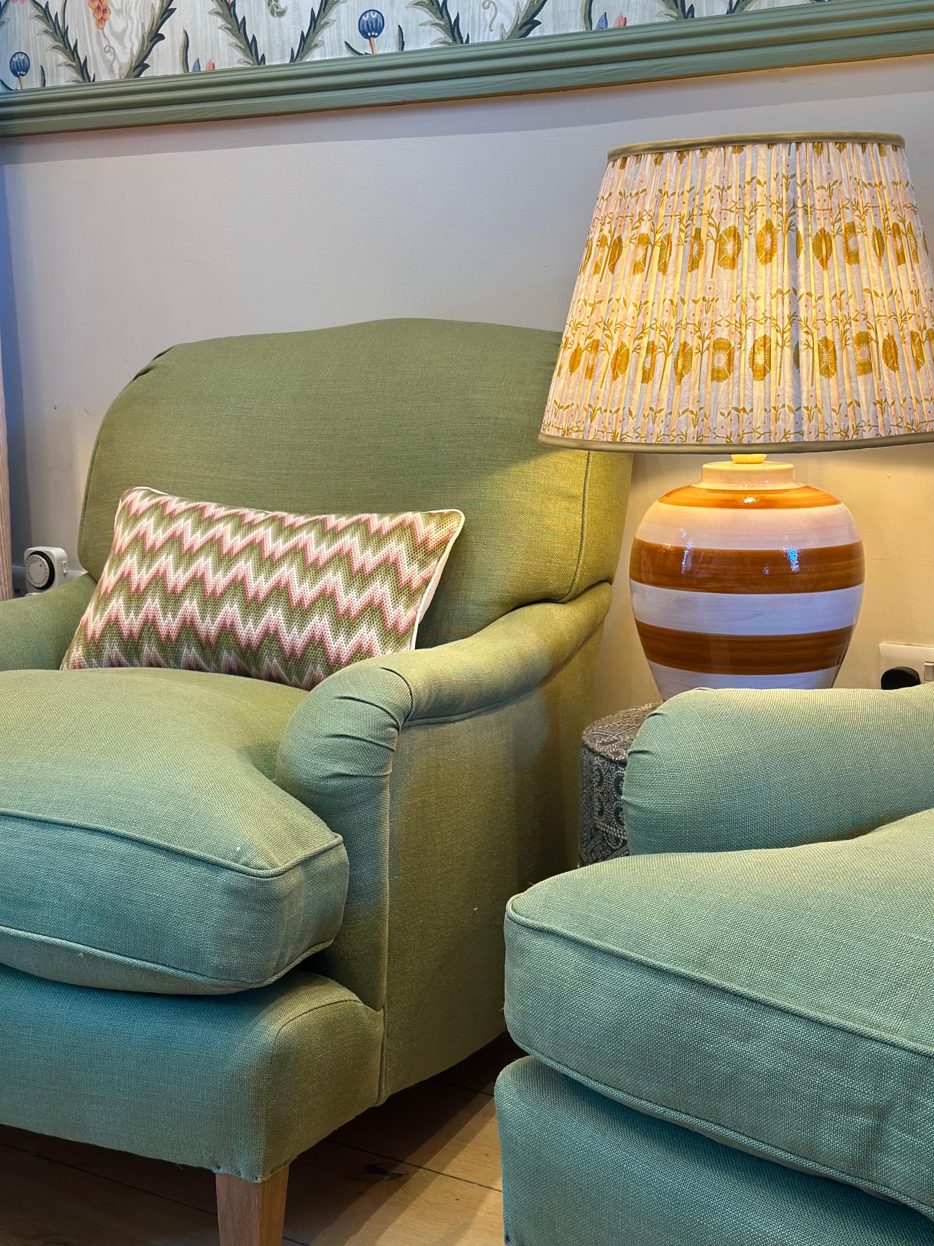 https://a.1stdibscdn.com/susan-osbourne-pair-of-gainsborough-armchairs-in-green-linen-howard-style-for-sale-picture-7/f_107472/f_484673021773938455042/Gainsborough_07_master.jpg