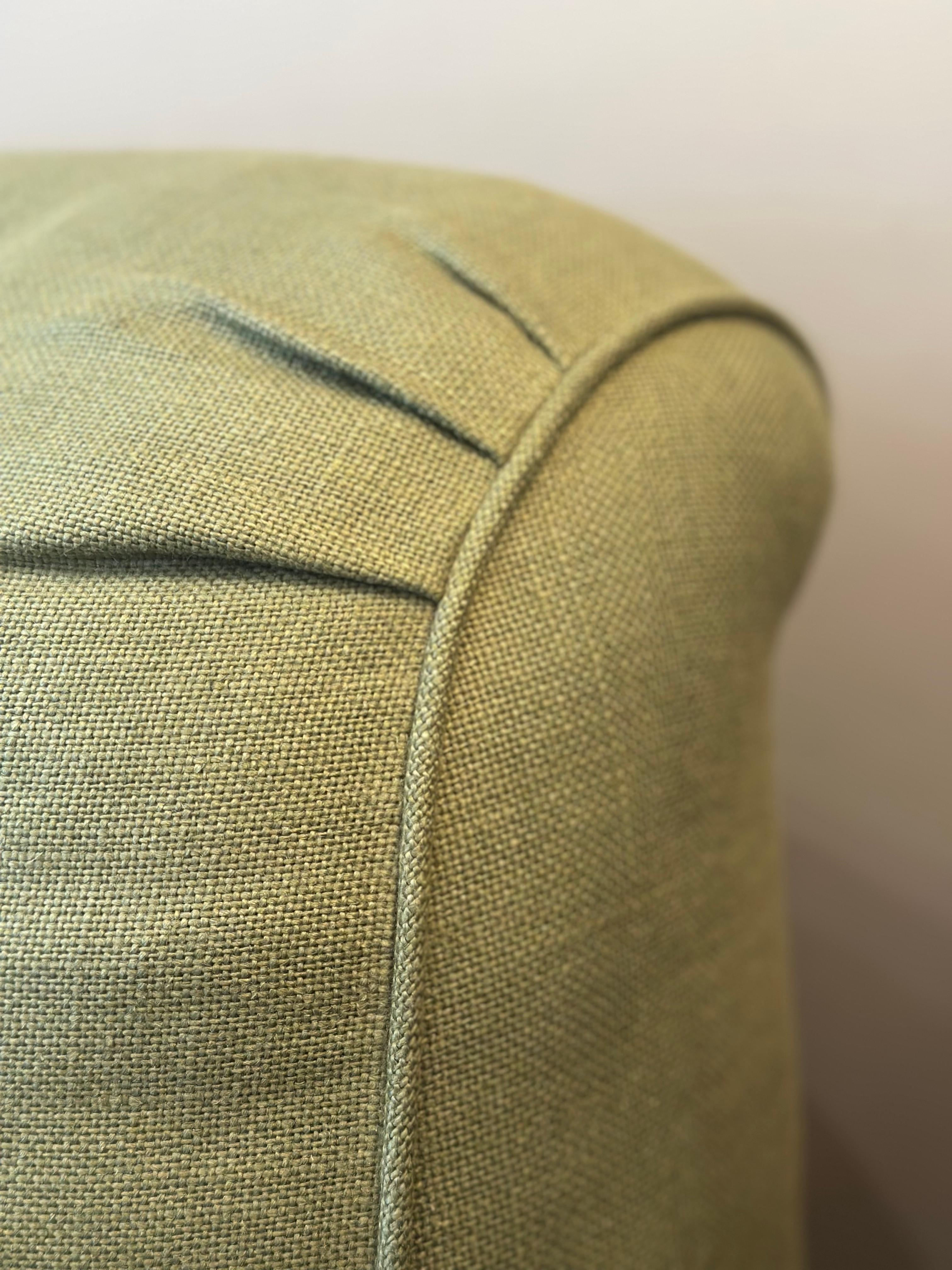 https://a.1stdibscdn.com/susan-osbourne-pair-of-gainsborough-armchairs-in-green-linen-howard-style-for-sale-picture-13/f_107472/f_484673021773939304658/Gainsborough_11_master.jpg