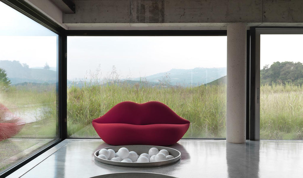 https://a.1stdibscdn.com/customizable-gufram-bocca-sofa-by-studio-65-for-sale-picture-4/f_44652/f_296364121658188666811/Gallery_ambientate_Bocca_Unlimited_master.jpg