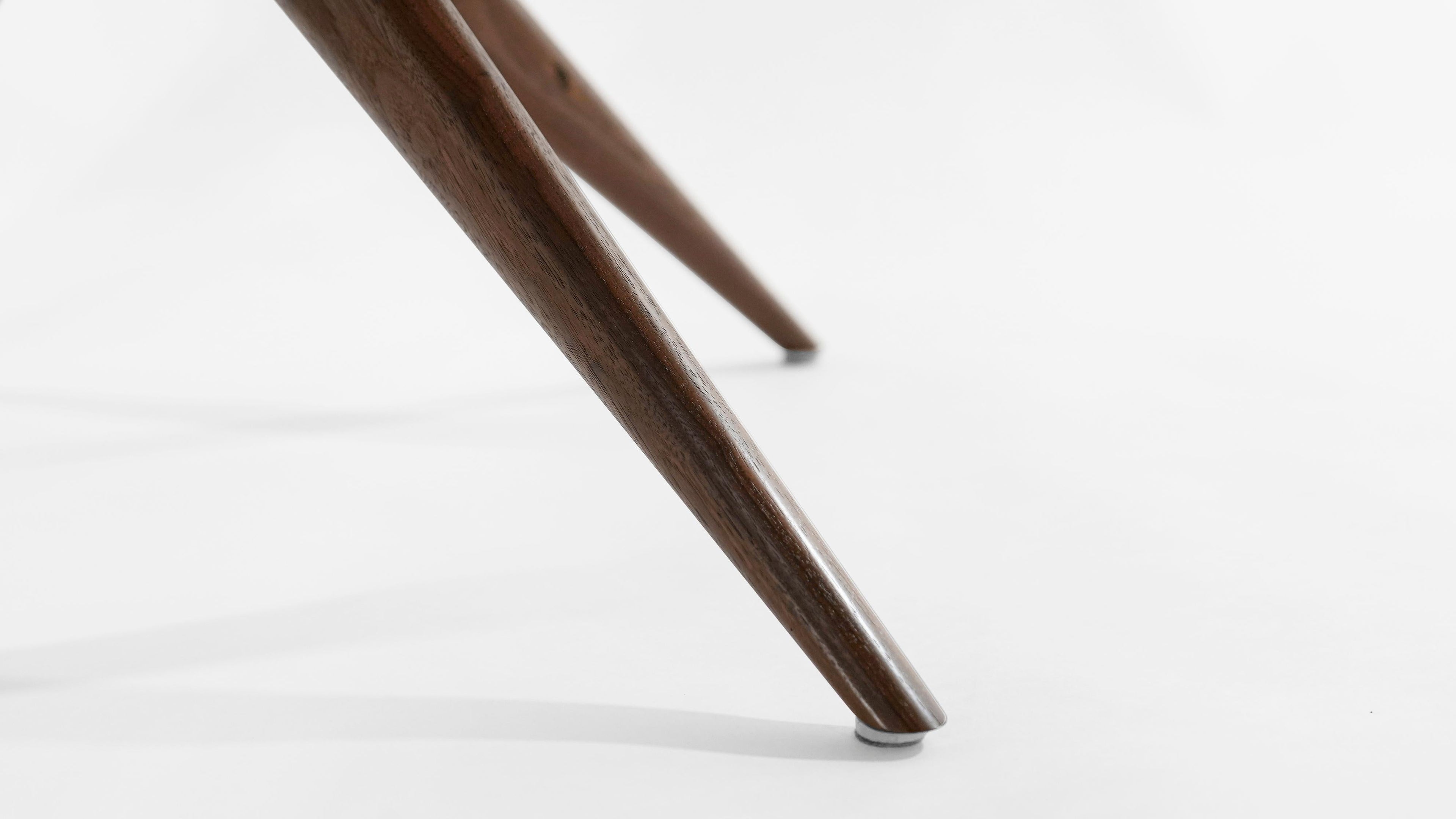 https://a.1stdibscdn.com/stamford-moderns-gazelle-dining-table-in-walnut-for-sale-picture-11/f_9289/f_181235021582826641171/Gazelle_D_Table_20_11_master.jpg