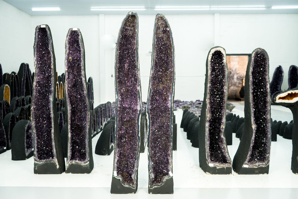 https://a.1stdibscdn.com/pair-of-straight-x-tall-amethyst-geodes-with-sparkly-purple-amethyst-and-agate-for-sale-picture-10/f_85162/f_386443621709230450011/Geodo_Alto_Ametista_MOL026_198_master.jpg