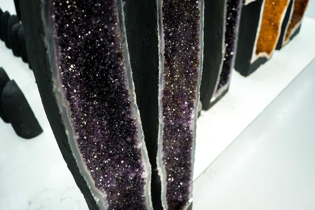 https://a.1stdibscdn.com/pair-of-straight-x-tall-amethyst-geodes-with-sparkly-purple-amethyst-and-agate-for-sale-picture-3/f_85162/f_386443621709230445985/Geodo_Alto_Ametista_MOL026_205_master.jpg