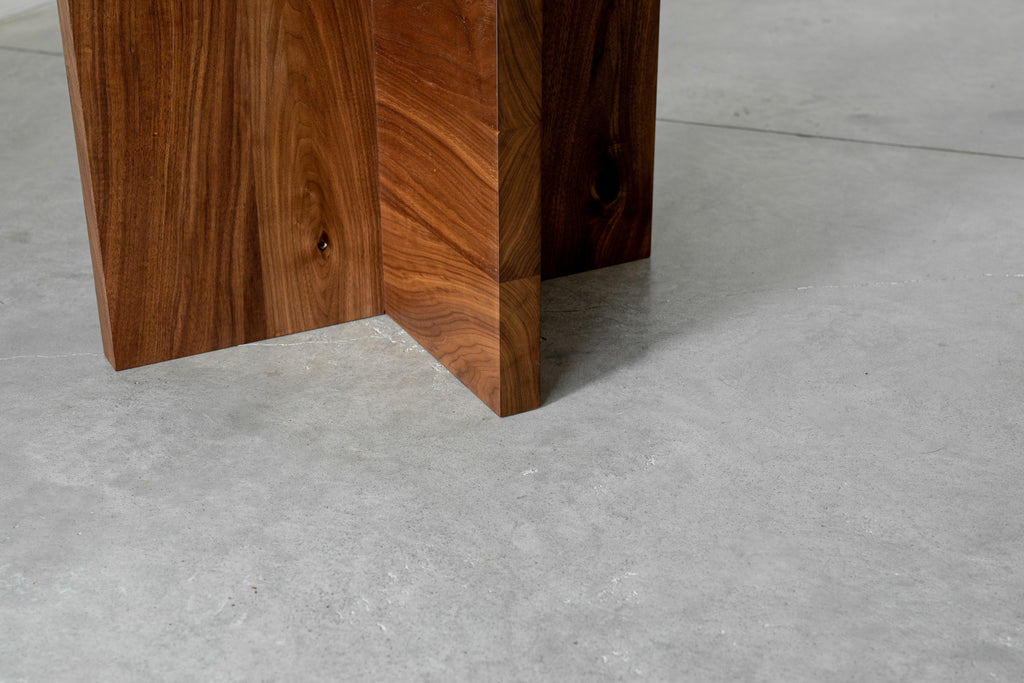 https://a.1stdibscdn.com/georgia-walnut-dining-table-by-autonomous-furniture-for-sale-picture-10/f_77532/f_370945421700029340973/Georgia_table_9_sm_master.jpg