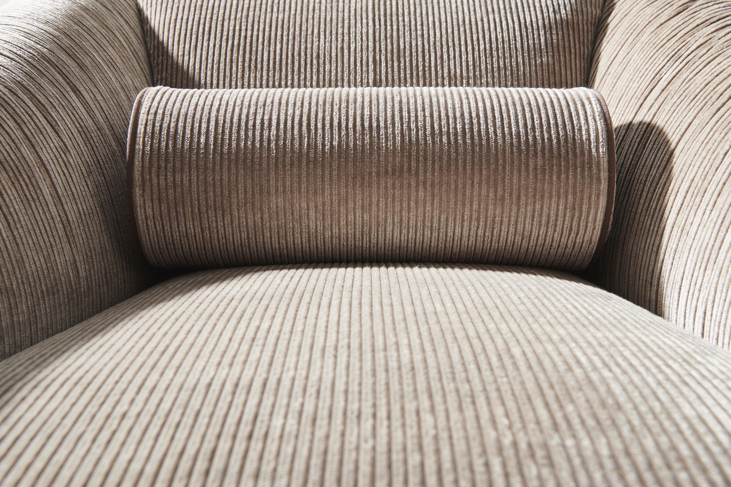 https://a.1stdibscdn.com/gervasoni-armchair-saia-09-by-david-lopez-quincoces-for-sale-picture-5/f_16392/f_296257321658146839211/Gervasoni_SAIA_Design_David_Lopez_Quincoces_08_master.jpeg