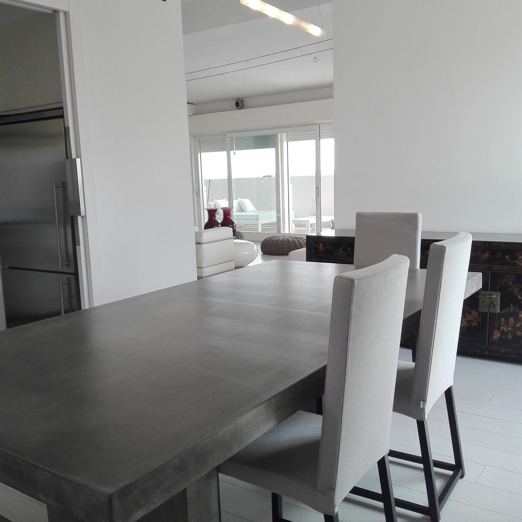 https://a.1stdibscdn.com/giorgione-concrete-dining-table-100-handcrafted-in-italy-for-sale-picture-2/f_38941/f_129339111556316163319/Giorgione_1_master.jpg