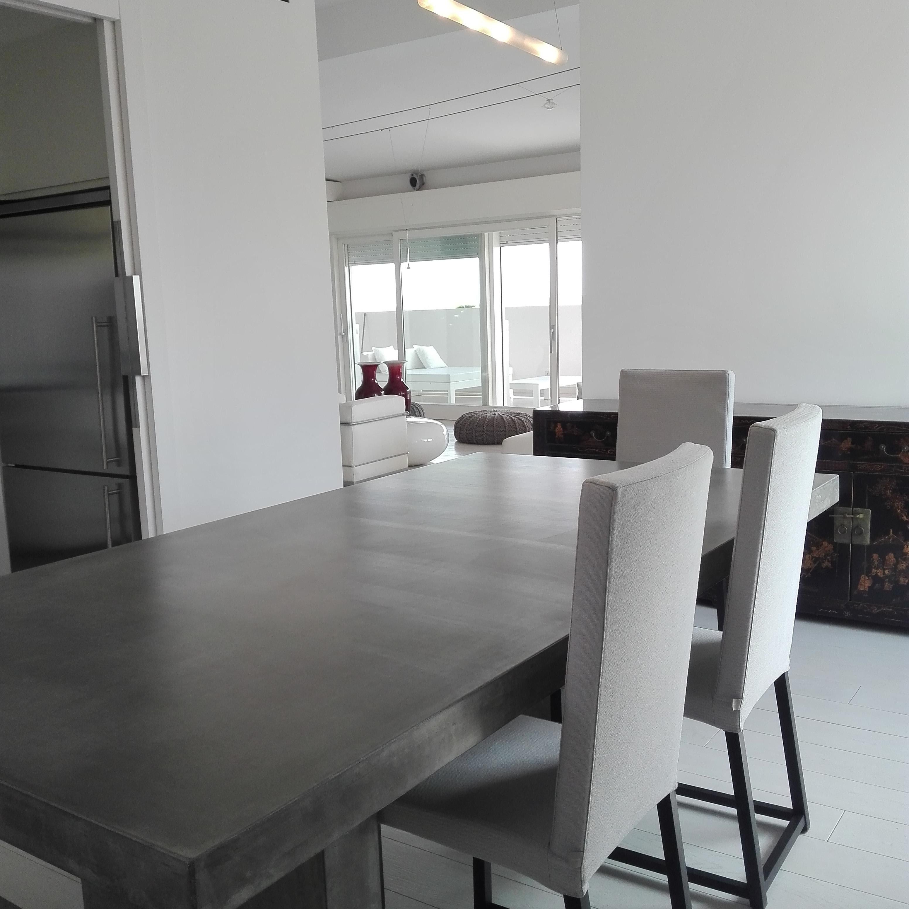 https://a.1stdibscdn.com/giorgione-concrete-dining-table-100-handcrafted-in-italy-for-sale-picture-2/f_38941/f_129339111556316163319/Giorgione_1_master.jpg