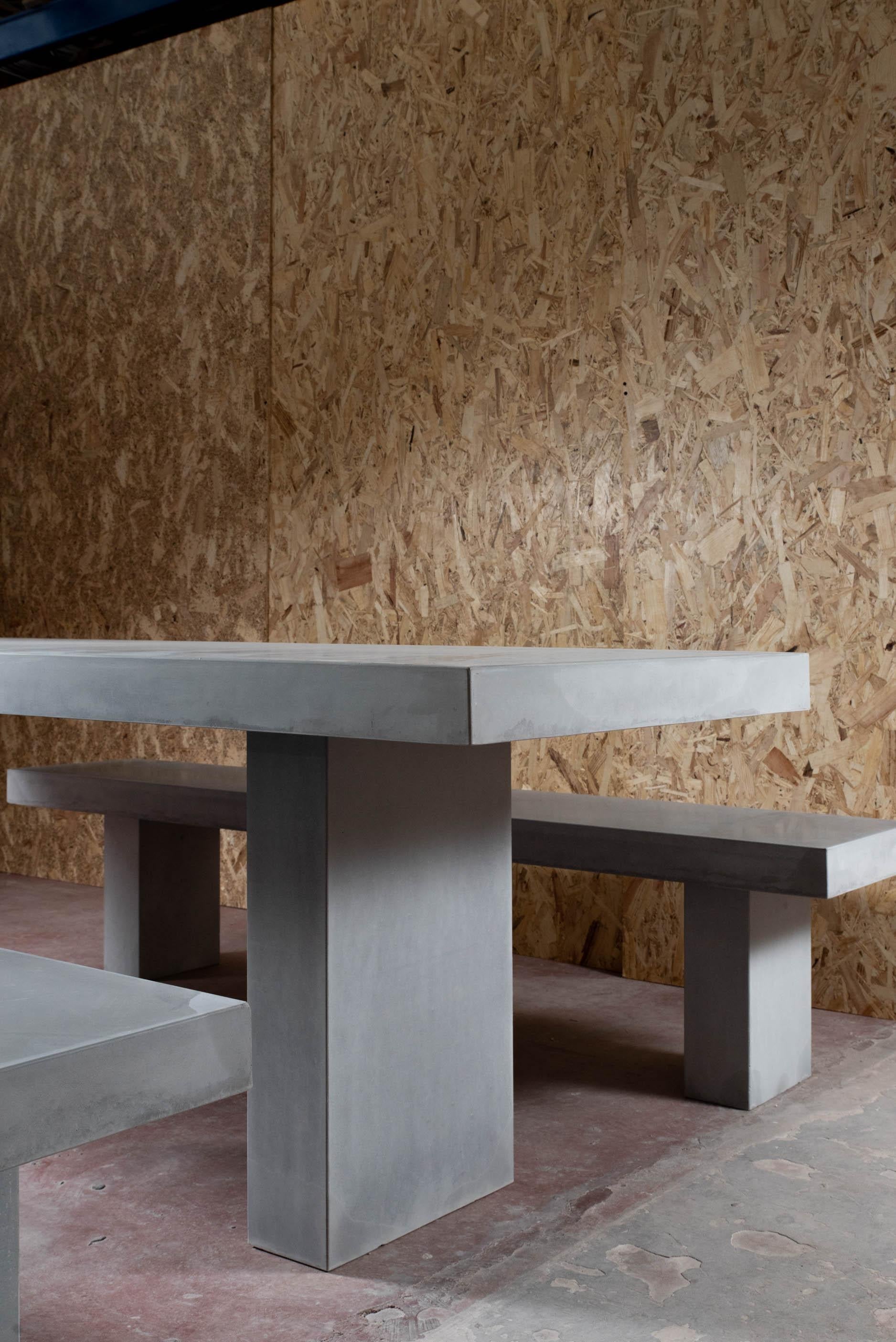 https://a.1stdibscdn.com/21st-century-giorgione-200-concrete-dining-table-100-handcrafted-in-italy-for-sale-picture-3/f_38941/f_236358121620124519829/Giorgione_side_2_master.jpg
