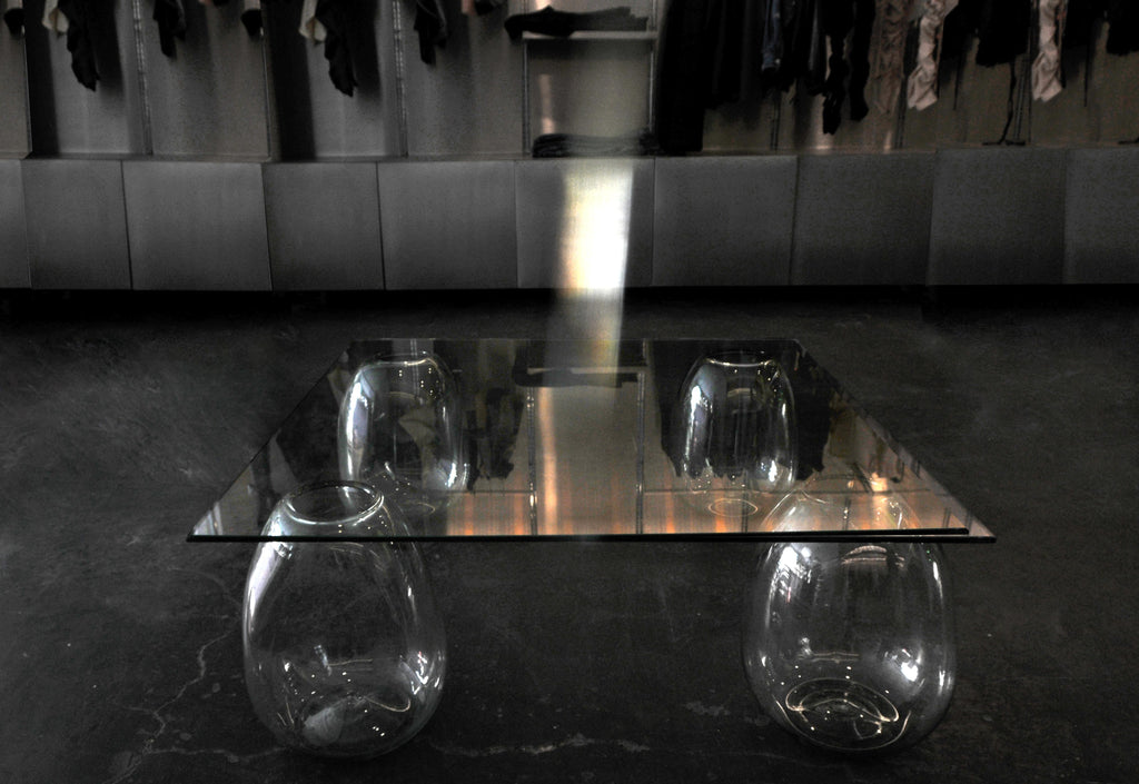 https://a.1stdibscdn.com/bubble-glass-coffee-table-for-sale-picture-4/f_69682/f_438500021740762408790/Glass_bubble_table_Photography_by_Panorammma_Image_Courtesy_by_Panorammma_02_master.jpg