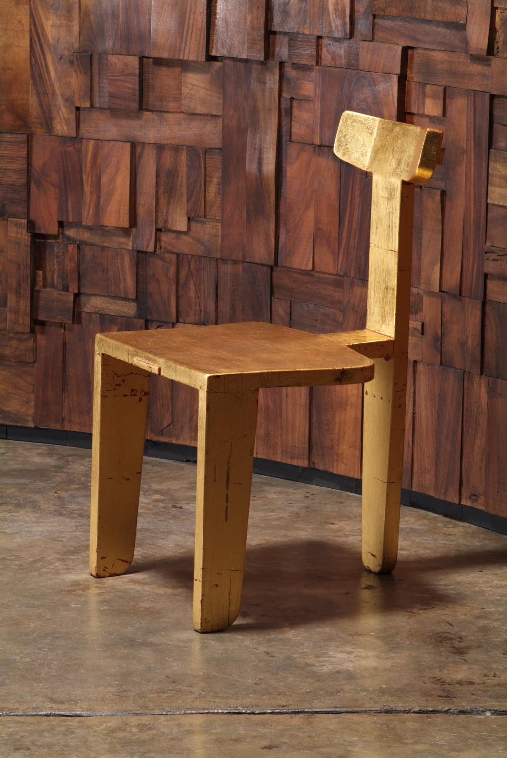 https://a.1stdibscdn.com/laredo-gold-leaf-chair-3-legged-contemporary-design-w-traditional-joinery-for-sale-picture-3/f_26773/f_195411621592530872331/Gold_Laredo_chair_master.jpg