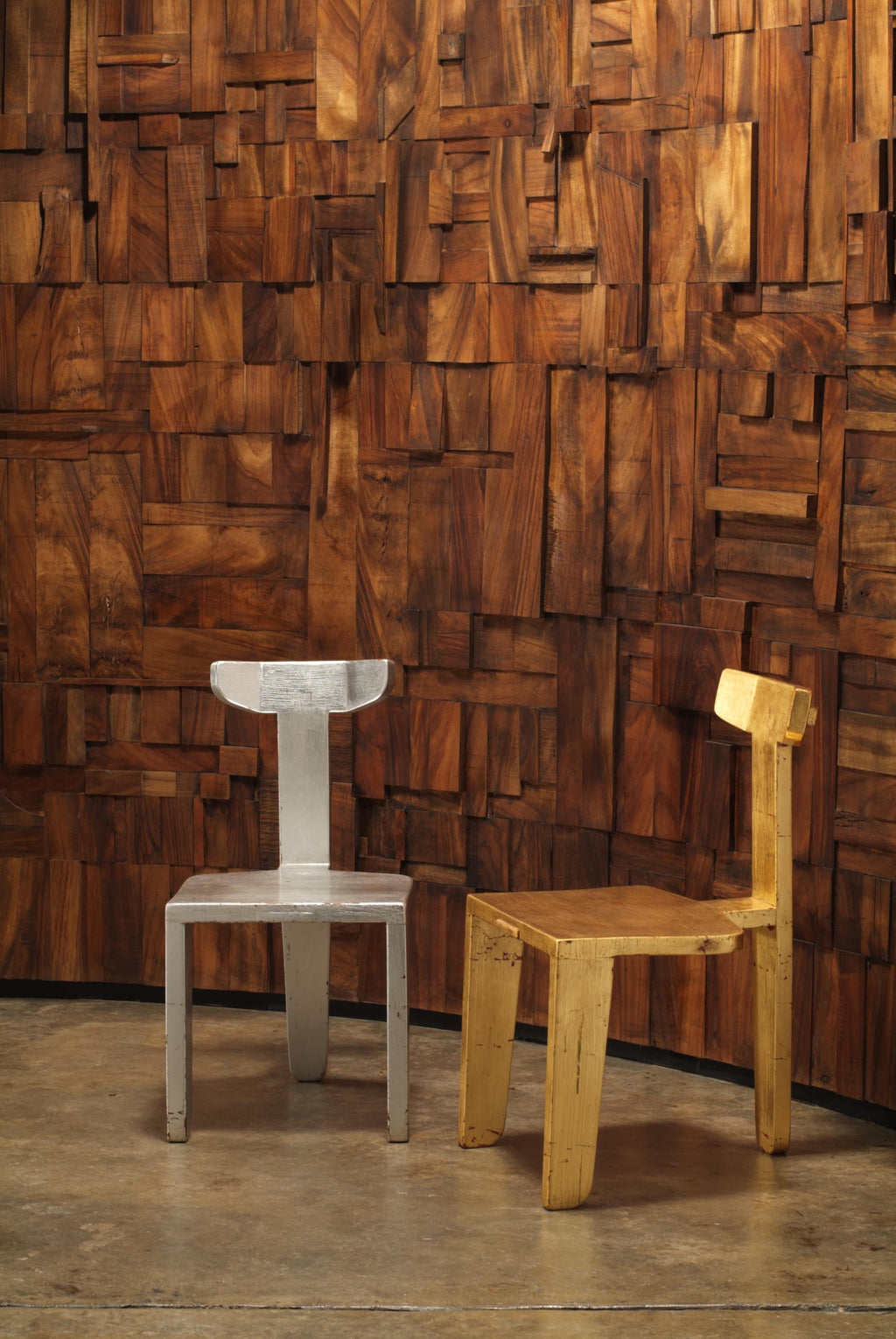 https://a.1stdibscdn.com/laredo-gold-leaf-chair-3-legged-contemporary-design-w-traditional-joinery-for-sale-picture-2/f_26773/f_195411621592530813225/Gold_Silver_Laredo_chair_master.jpg