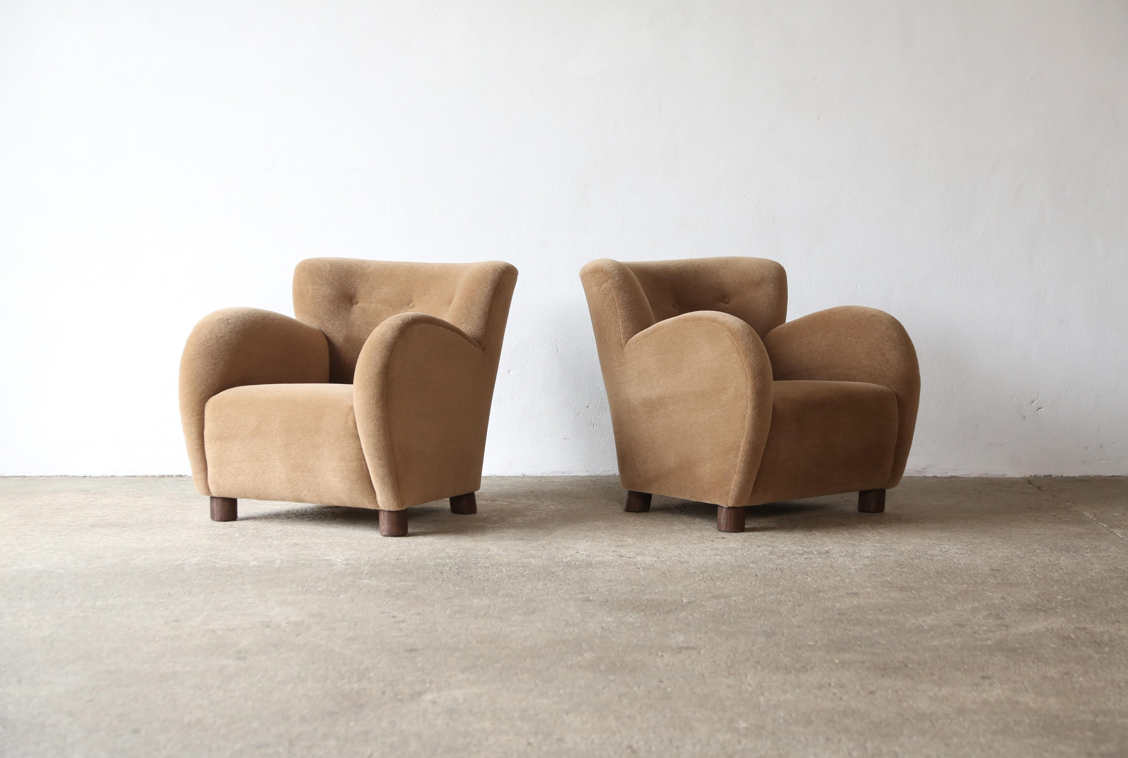 https://a.1stdibscdn.com/pair-of-lounge-chairs-upholstered-in-pure-alpaca-for-sale-picture-4/f_22593/f_393783621713786897761/Golden_Brown_Lassen_Blue_Chairs_Pair_Alpaca_4_24_1_master.jpg