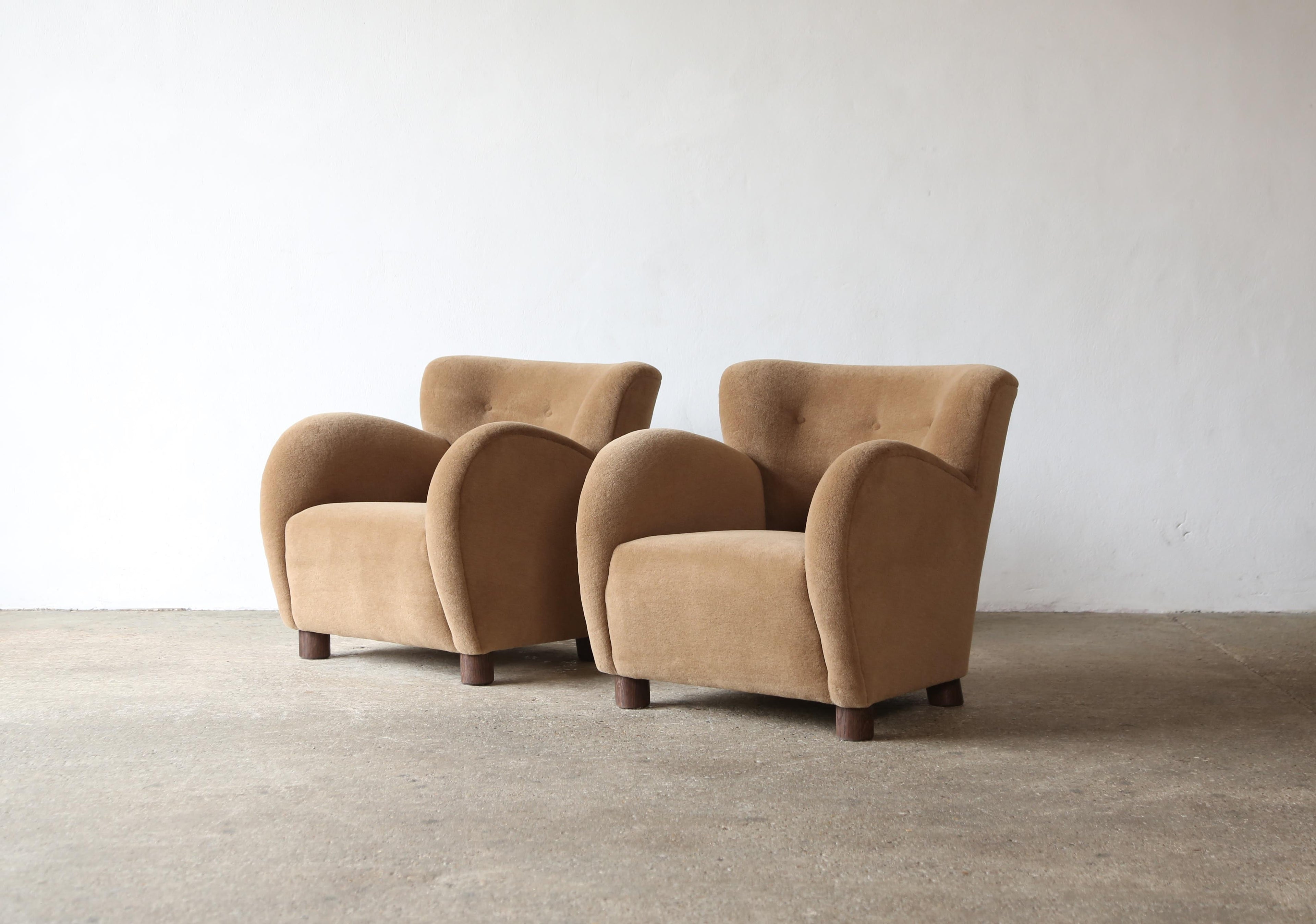 https://a.1stdibscdn.com/pair-of-lounge-chairs-upholstered-in-pure-alpaca-for-sale-picture-5/f_22593/f_393783621713786898044/Golden_Brown_Lassen_Blue_Chairs_Pair_Alpaca_4_24_2_master.jpg