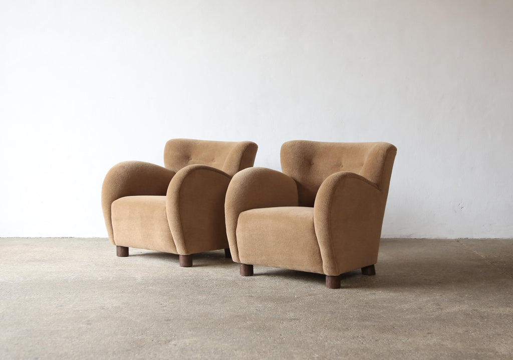 https://a.1stdibscdn.com/pair-of-lounge-chairs-upholstered-in-pure-alpaca-for-sale-picture-5/f_22593/f_431419521736802898190/Golden_Brown_Lassen_Blue_Chairs_Pair_Alpaca_4_24_2_master.jpg