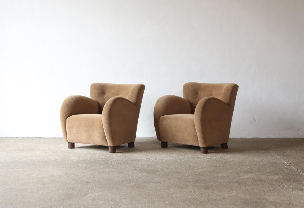 https://a.1stdibscdn.com/pair-of-lounge-chairs-upholstered-in-pure-alpaca-for-sale-picture-2/f_22593/f_393783621713786883111/Golden_Brown_Lassen_Blue_Chairs_Pair_Alpaca_4_24_3_master.jpg