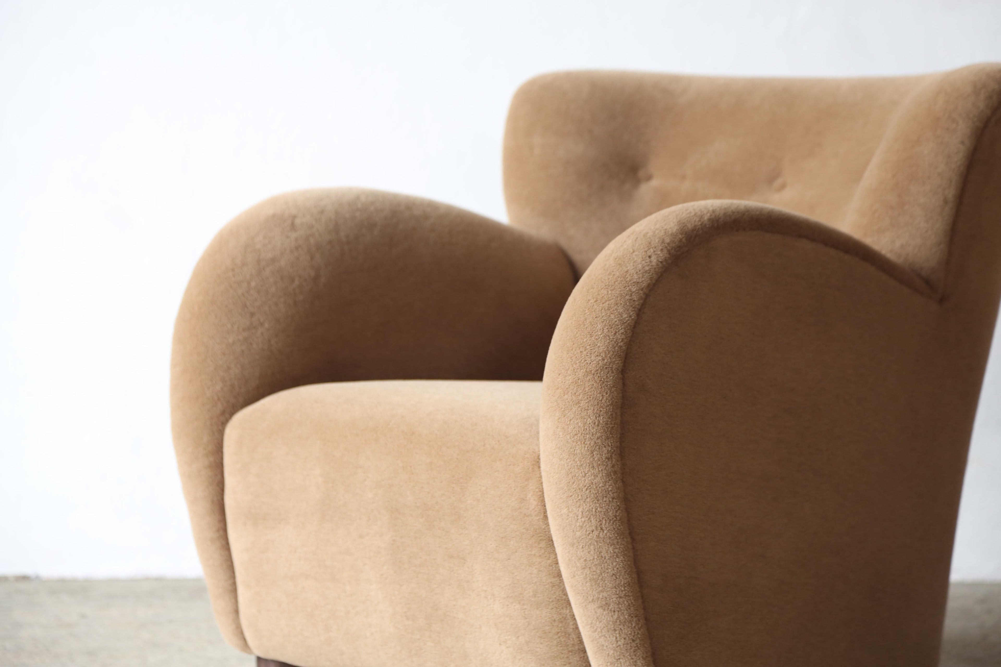 https://a.1stdibscdn.com/pair-of-lounge-chairs-upholstered-in-pure-alpaca-for-sale-picture-9/f_22593/f_431419521736802900540/Golden_Brown_Lassen_Blue_Chairs_Pair_Alpaca_4_24_5_master.jpg