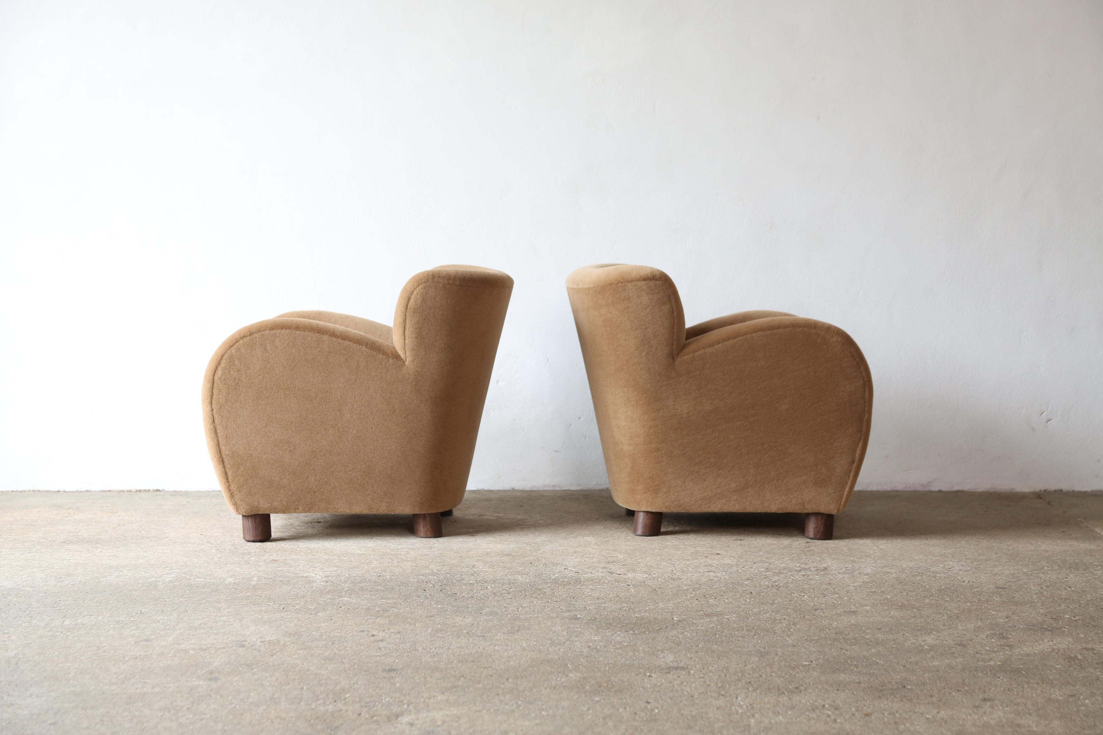 https://a.1stdibscdn.com/pair-of-lounge-chairs-upholstered-in-pure-alpaca-for-sale-picture-6/f_22593/f_431419521736802898760/Golden_Brown_Lassen_Blue_Chairs_Pair_Alpaca_4_24_8_master.jpg