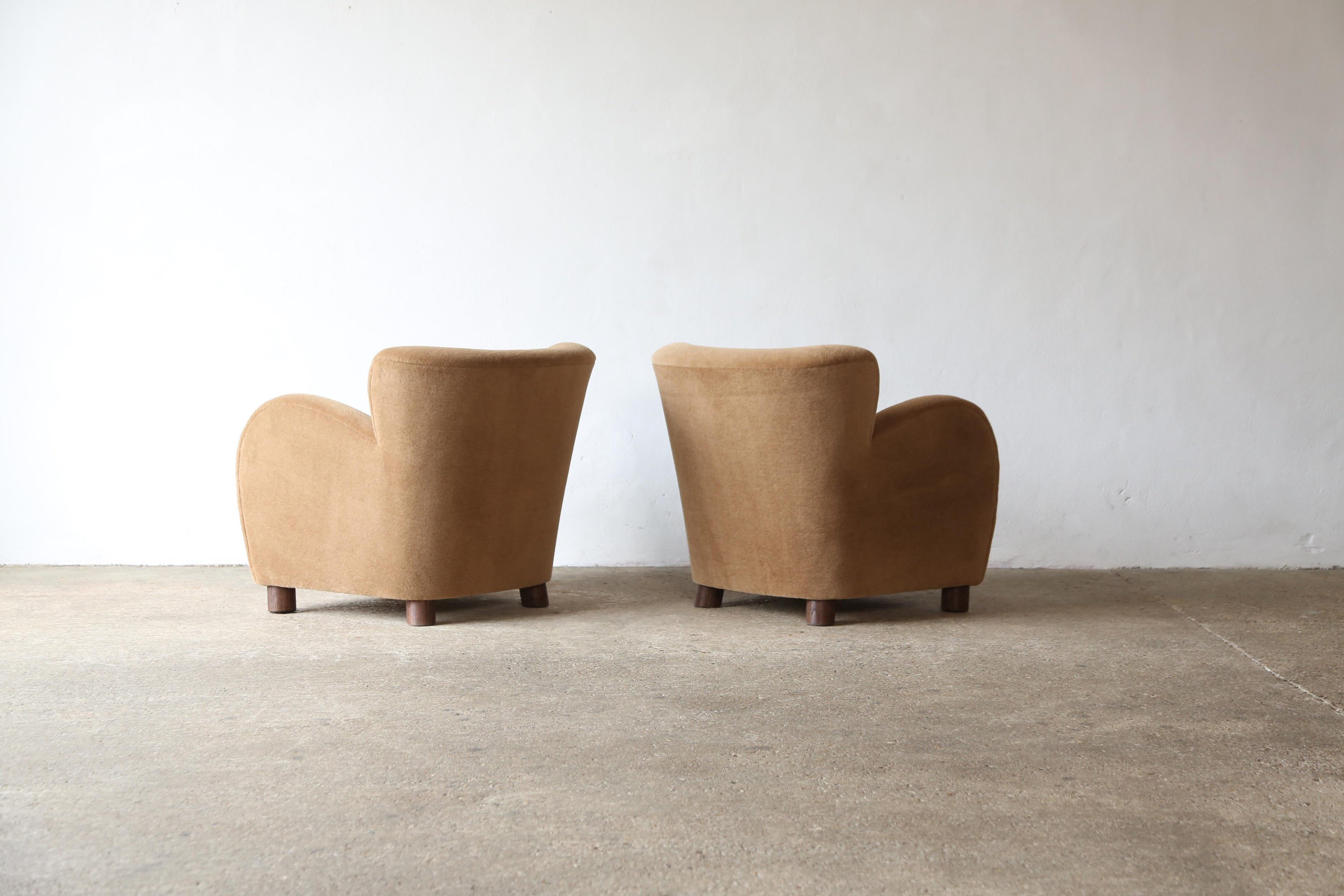 https://a.1stdibscdn.com/pair-of-lounge-chairs-upholstered-in-pure-alpaca-for-sale-picture-7/f_22593/f_393783621713786910701/Golden_Brown_Lassen_Blue_Chairs_Pair_Alpaca_4_24_9_master.jpg