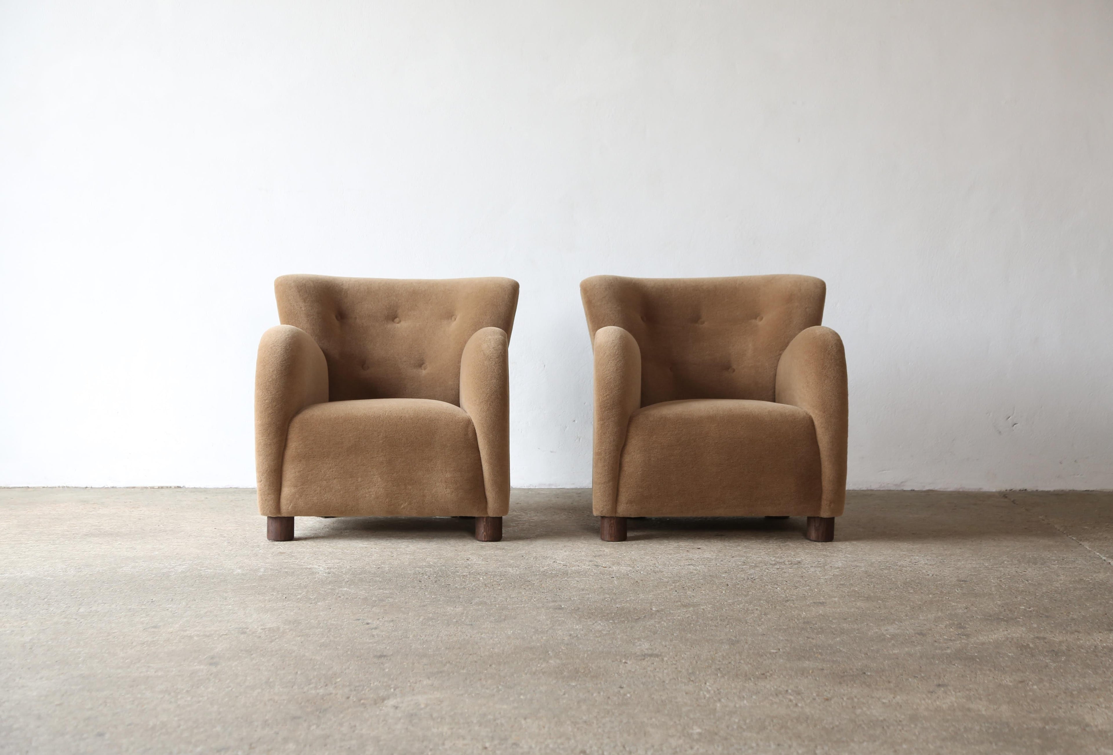 https://a.1stdibscdn.com/pair-of-lounge-chairs-upholstered-in-pure-alpaca-for-sale-picture-3/f_22593/f_393783621713786891125/Golden_Brown_Lassen_Blue_Chairs_Pair_Alpaca_4_24_master.jpg