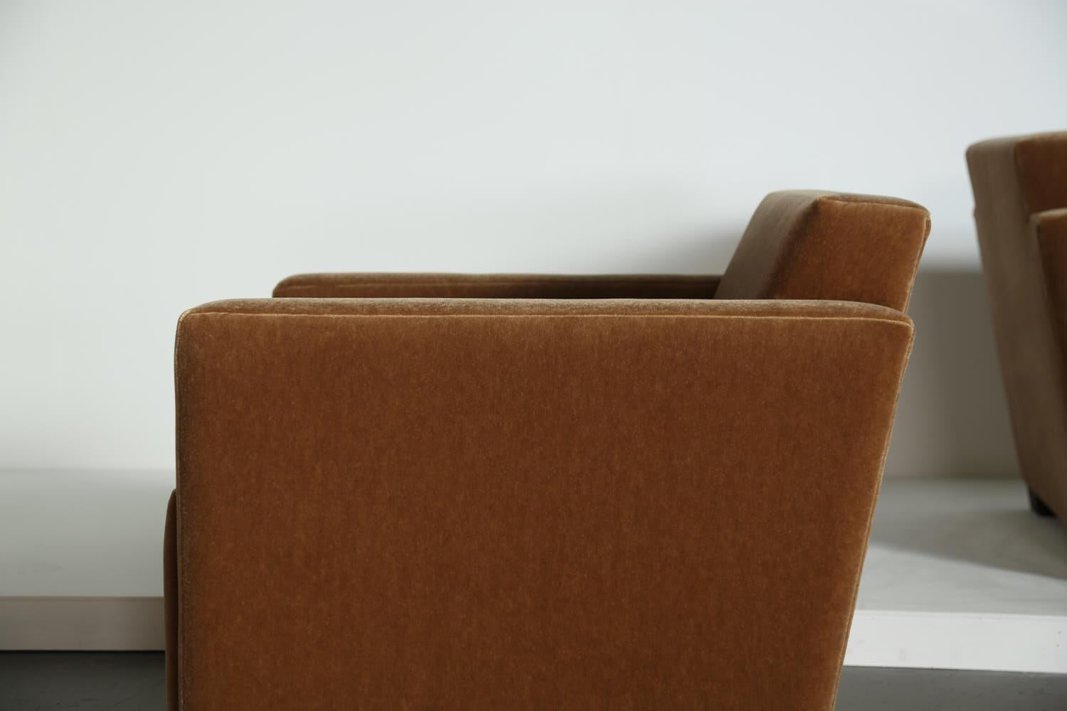 https://a.1stdibscdn.com/an-angular-armchair-upholstered-in-com-for-sale-picture-8/f_22593/f_458895921752593194615/Golden_Brown_Mohair_Angular_Club_Chairs_2_25_15_master.jpg