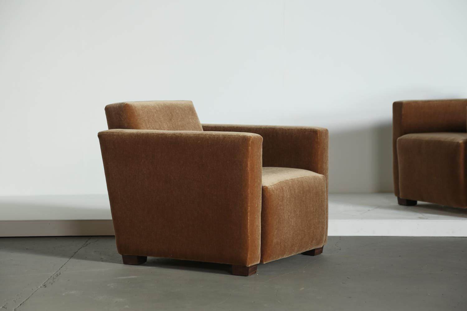 https://a.1stdibscdn.com/a-pair-of-angular-armchairs-upholstered-in-pure-mohair-for-sale-picture-3/f_22593/f_437352321740084051095/Golden_Brown_Mohair_Angular_Club_Chairs_2_25_2_master.jpg