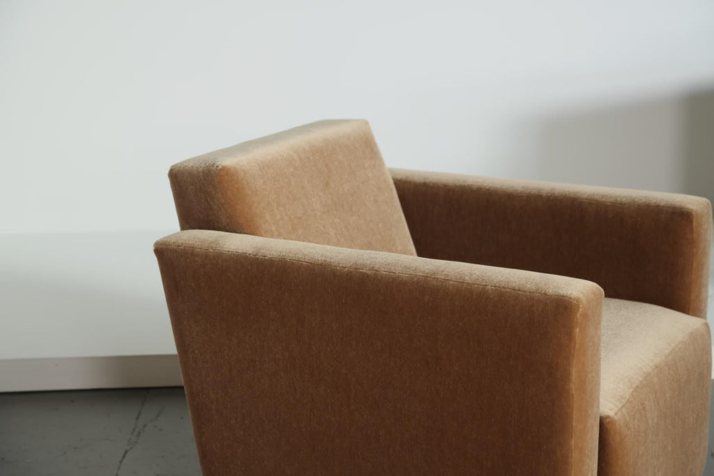 https://a.1stdibscdn.com/a-pair-of-angular-armchairs-upholstered-in-pure-mohair-for-sale-picture-7/f_22593/f_437352321740084070753/Golden_Brown_Mohair_Angular_Club_Chairs_2_25_9_master.jpg