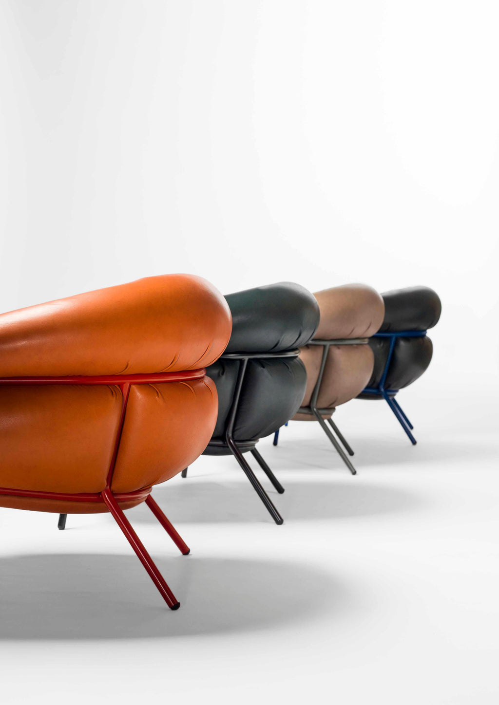 https://a.1stdibscdn.com/grasso-armchair-in-orange-leather-by-bd-barcelona-for-sale-picture-4/13098181/f_115415331532625608967/Grasso_de_cuatro_lateral_bis_master.jpg