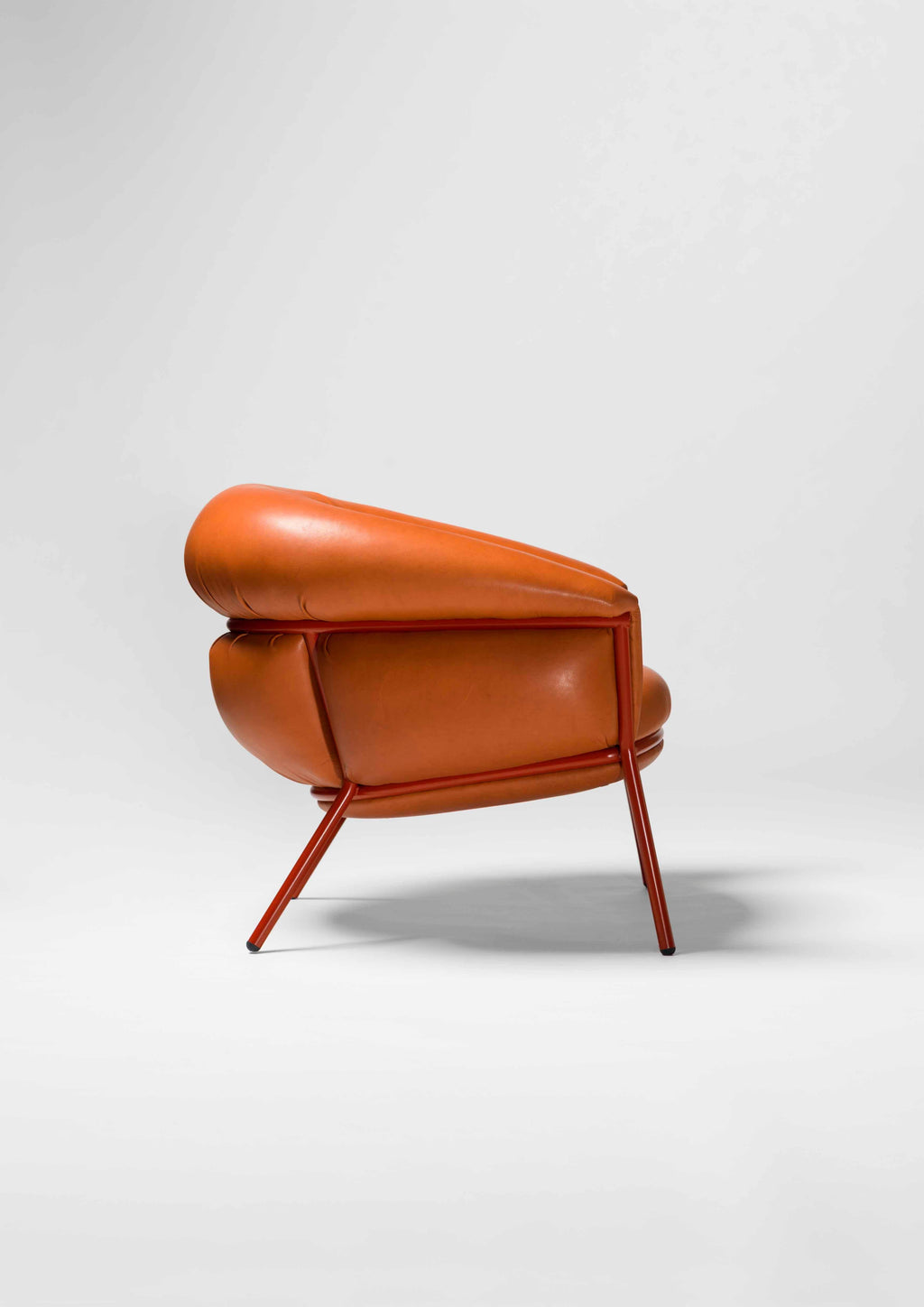 https://a.1stdibscdn.com/grasso-armchair-in-orange-leather-by-bd-barcelona-for-sale-picture-2/13098181/f_115415331532625577360/Grasso_sobrasada_perfil_bis_master.jpg