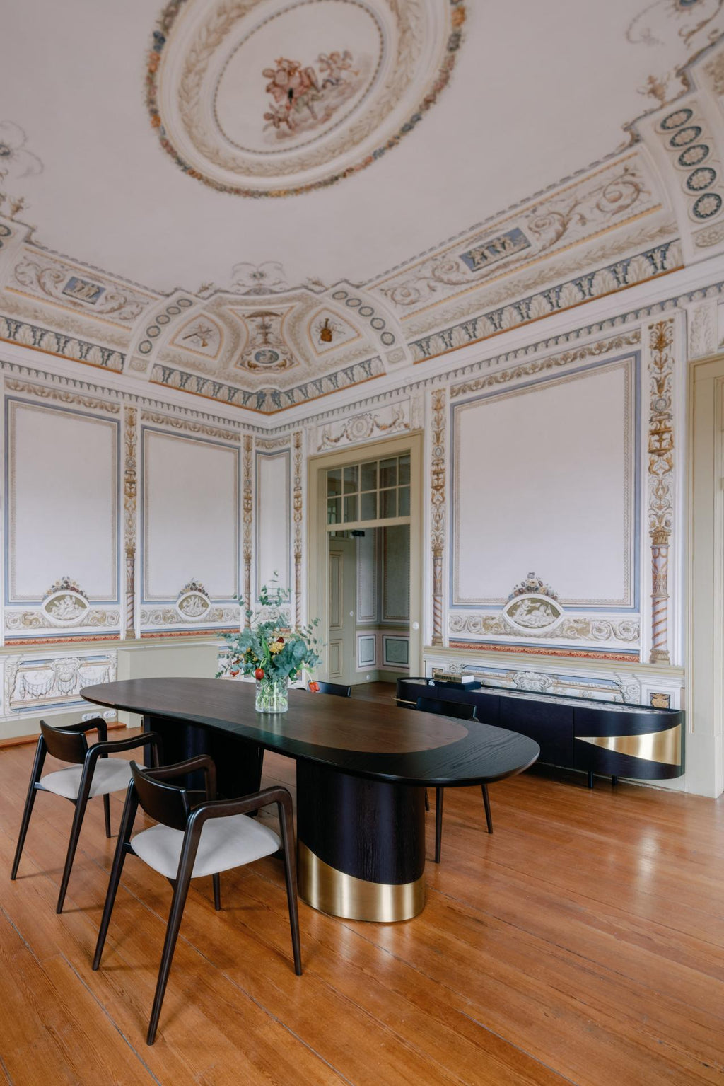 https://a.1stdibscdn.com/21st-century-modern-armona-dining-table-handcrafted-portugal-by-greenapple-for-sale-picture-4/f_53532/f_199056621642286924604/Greeanpple_Lisboa_003_master.jpeg