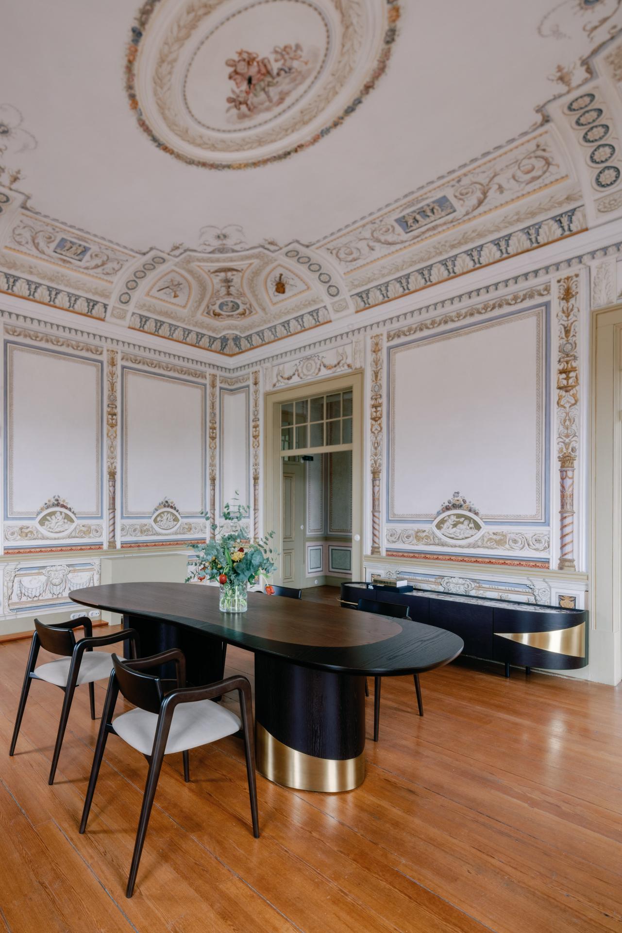 https://a.1stdibscdn.com/21st-century-modern-armona-dining-table-handcrafted-portugal-by-greenapple-for-sale-picture-4/f_53532/f_199056621642286924604/Greeanpple_Lisboa_003_master.jpeg