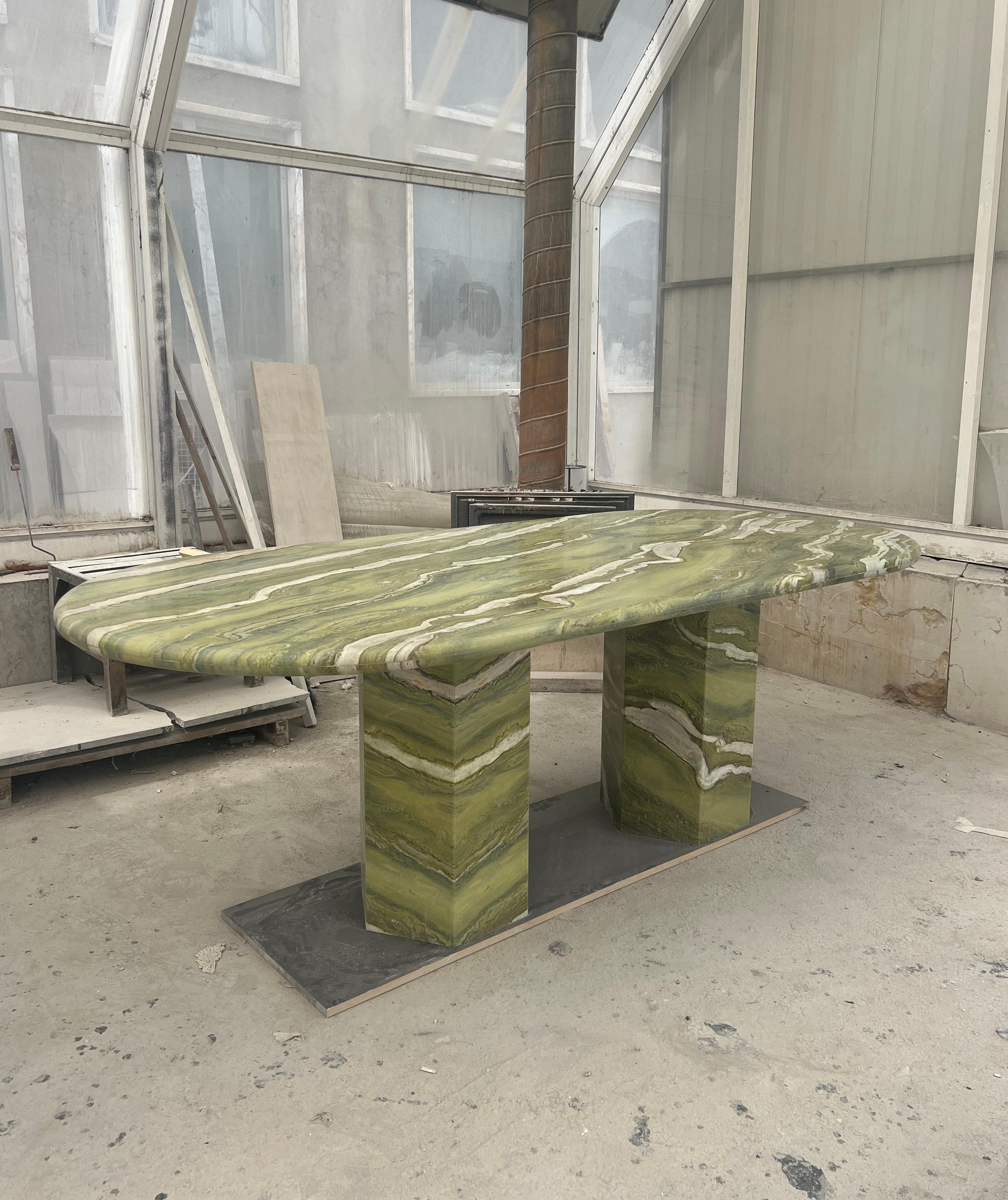 https://a.1stdibscdn.com/large-green-marble-oval-dining-table-by-my-habitat-design-for-sale-picture-3/f_80522/f_400989321717853821488/Green_Marble_Dining_1_MY_HABITAT_DESIGN_master.jpg