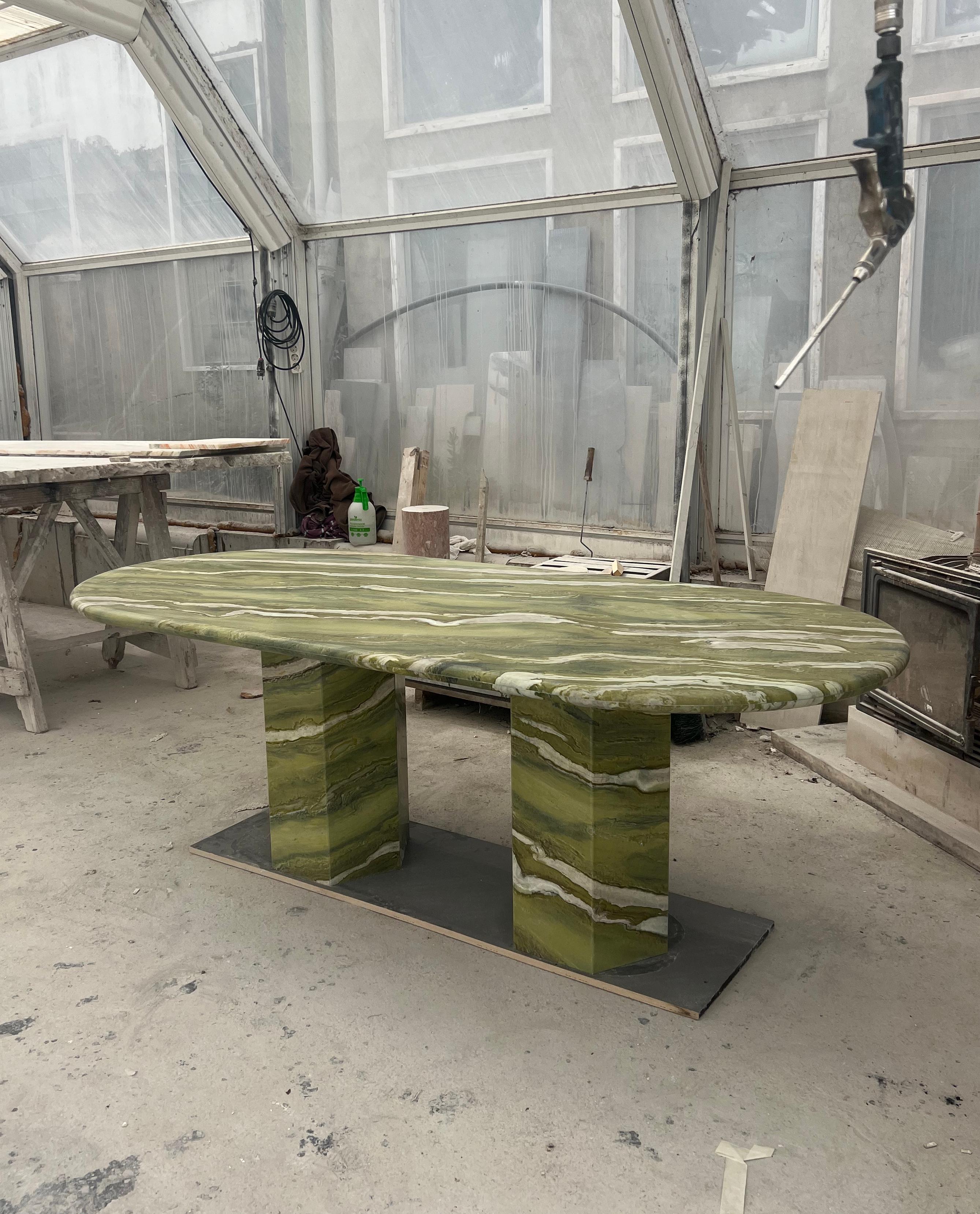 https://a.1stdibscdn.com/large-green-marble-oval-dining-table-by-my-habitat-design-for-sale-picture-2/f_80522/f_400989321717853820057/Green_Marble_Dining_2_MY_HABITAT_DESIGN_master.jpg