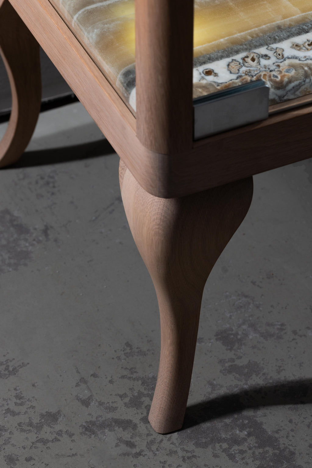 https://a.1stdibscdn.com/modern-venise-showcase-miel-onyx-oak-handmade-in-portugal-by-greenapple-for-sale-picture-7/f_53532/f_455349021750419162472/Greenapple022_master.jpg
