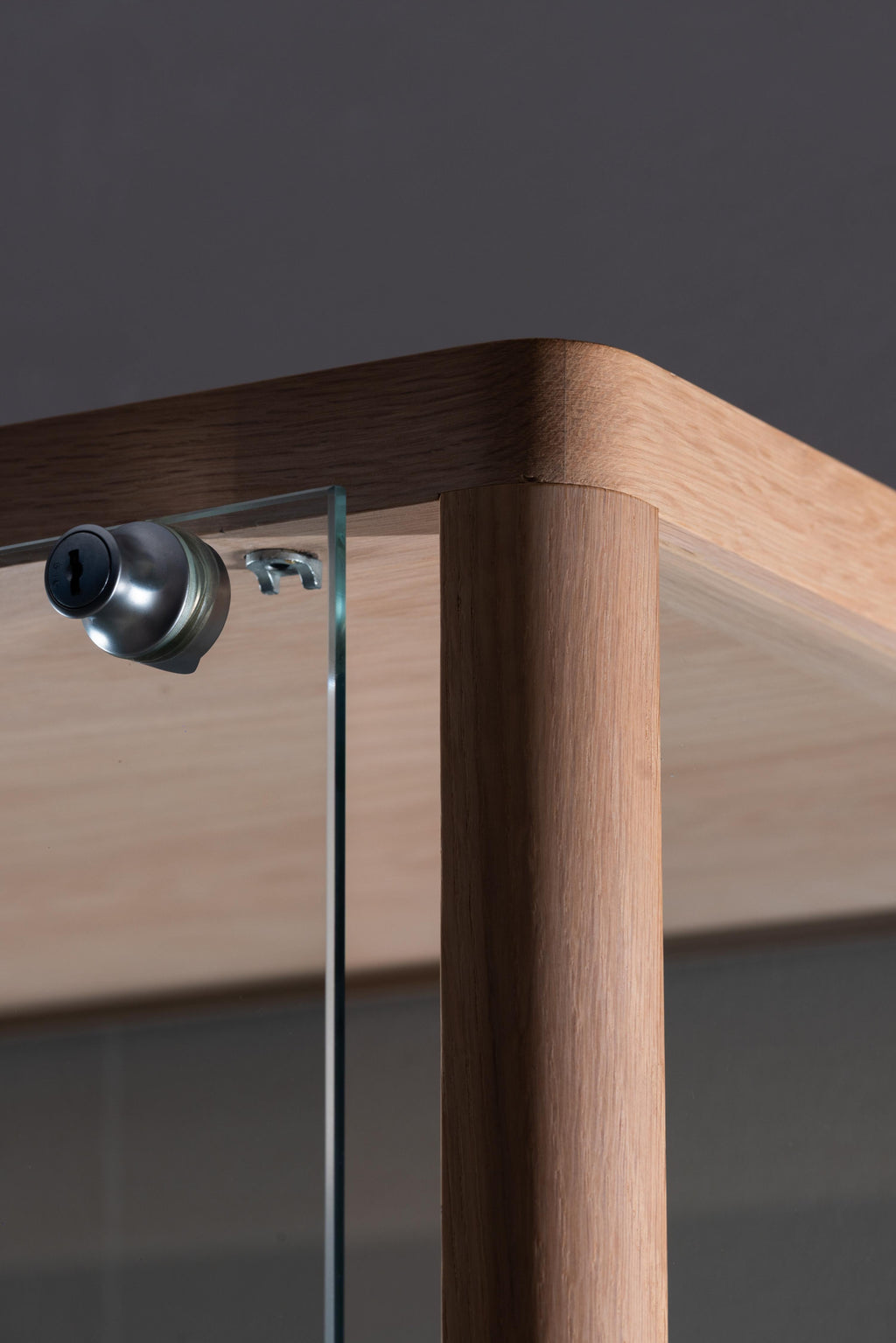 https://a.1stdibscdn.com/modern-venise-showcase-miel-onyx-oak-handmade-in-portugal-by-greenapple-for-sale-picture-10/f_53532/f_455349021750419166063/Greenapple026_master.jpg