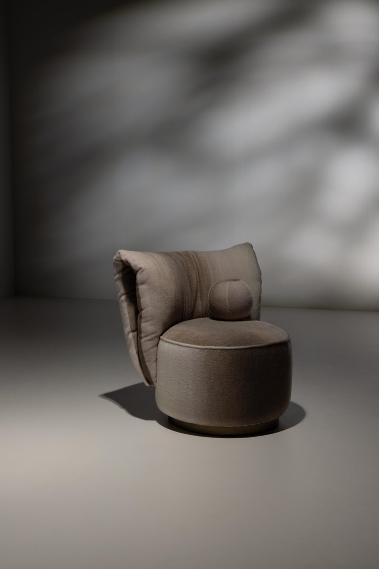 https://a.1stdibscdn.com/modern-bolota-swivel-accent-chair-dedar-boucle-brass-handmade-greenapple-for-sale-picture-11/f_53532/f_469096321759498420802/Greenapple_033_master.jpg?width=768