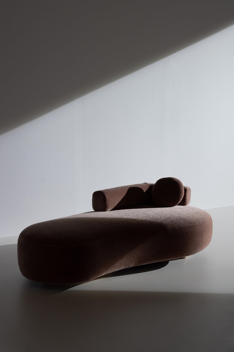 https://a.1stdibscdn.com/modern-twins-chaise-lounge-grey-linen-handmade-in-portugal-by-greenapple-for-sale-picture-15/f_53532/f_324571221748852771742/Greenapple_101_master.jpg?width=768