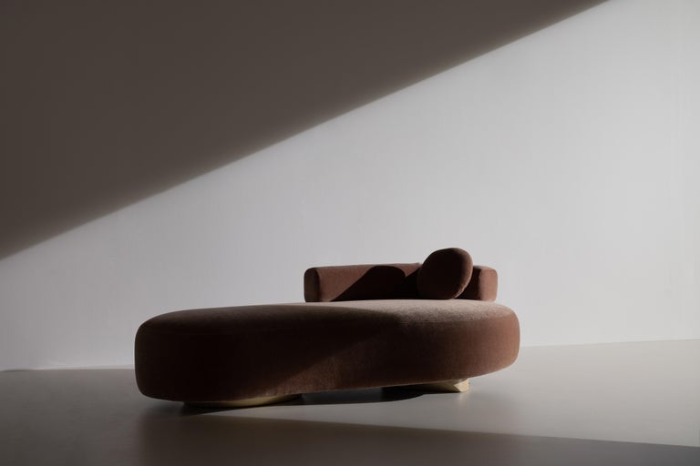 https://a.1stdibscdn.com/modern-twins-chaise-lounge-grey-linen-handmade-in-portugal-by-greenapple-for-sale-picture-13/f_53532/f_324571221748852771674/Greenapple_102_master.jpg?width=768