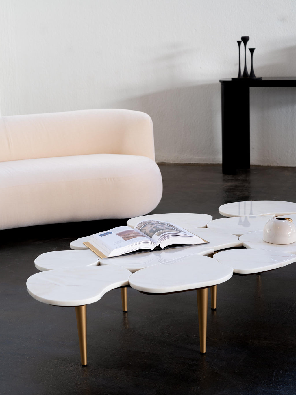 https://a.1stdibscdn.com/modern-infinity-coffee-table-calacatta-marble-handmade-portugal-greenapple-for-sale-picture-3/f_53532/f_306483421705067937415/Greenapple_31_master.jpg